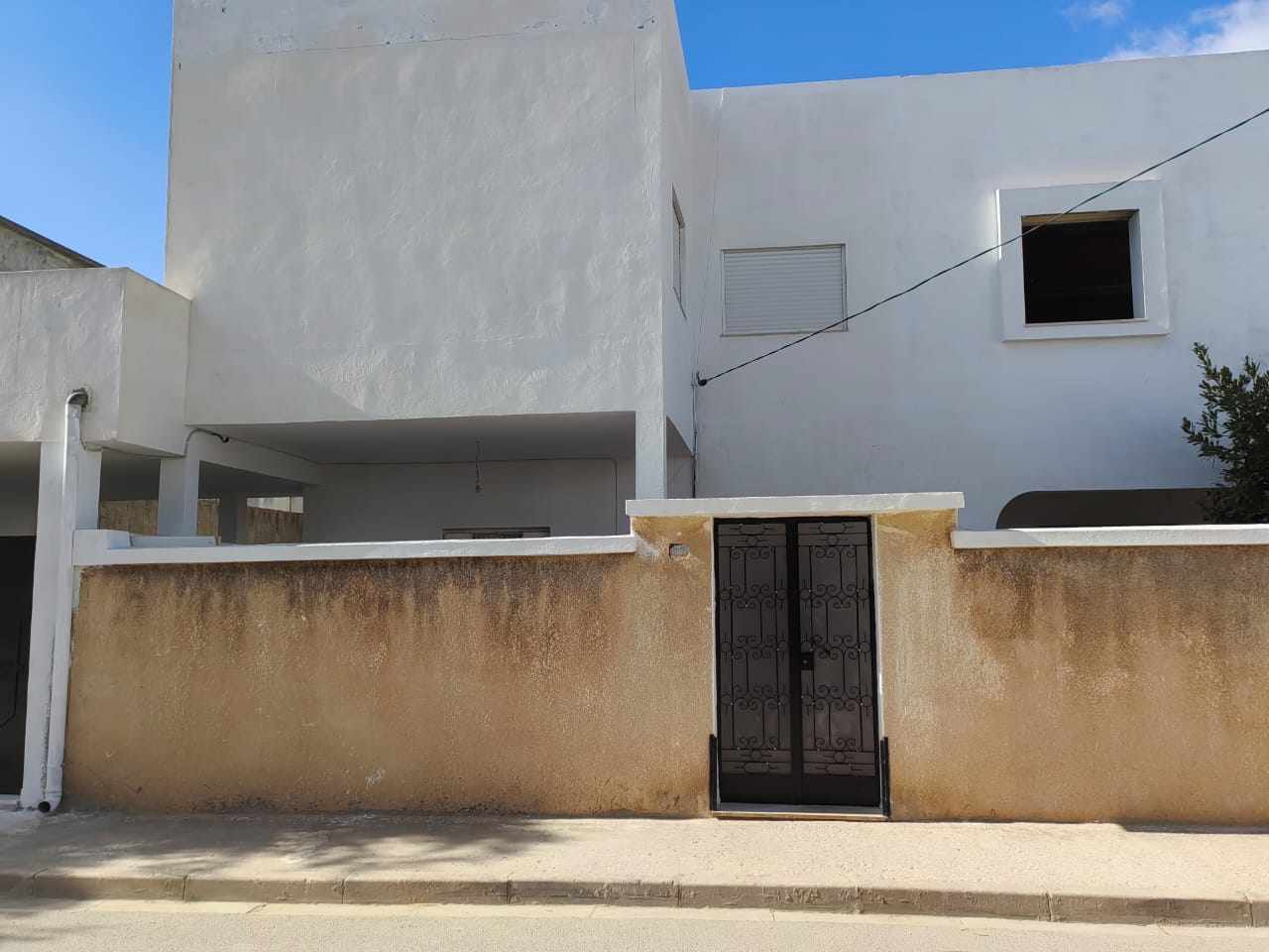 Oued Ellil Oued Ellil Vente Appart. 2 pices Villa et 2 appartements a oued ellil