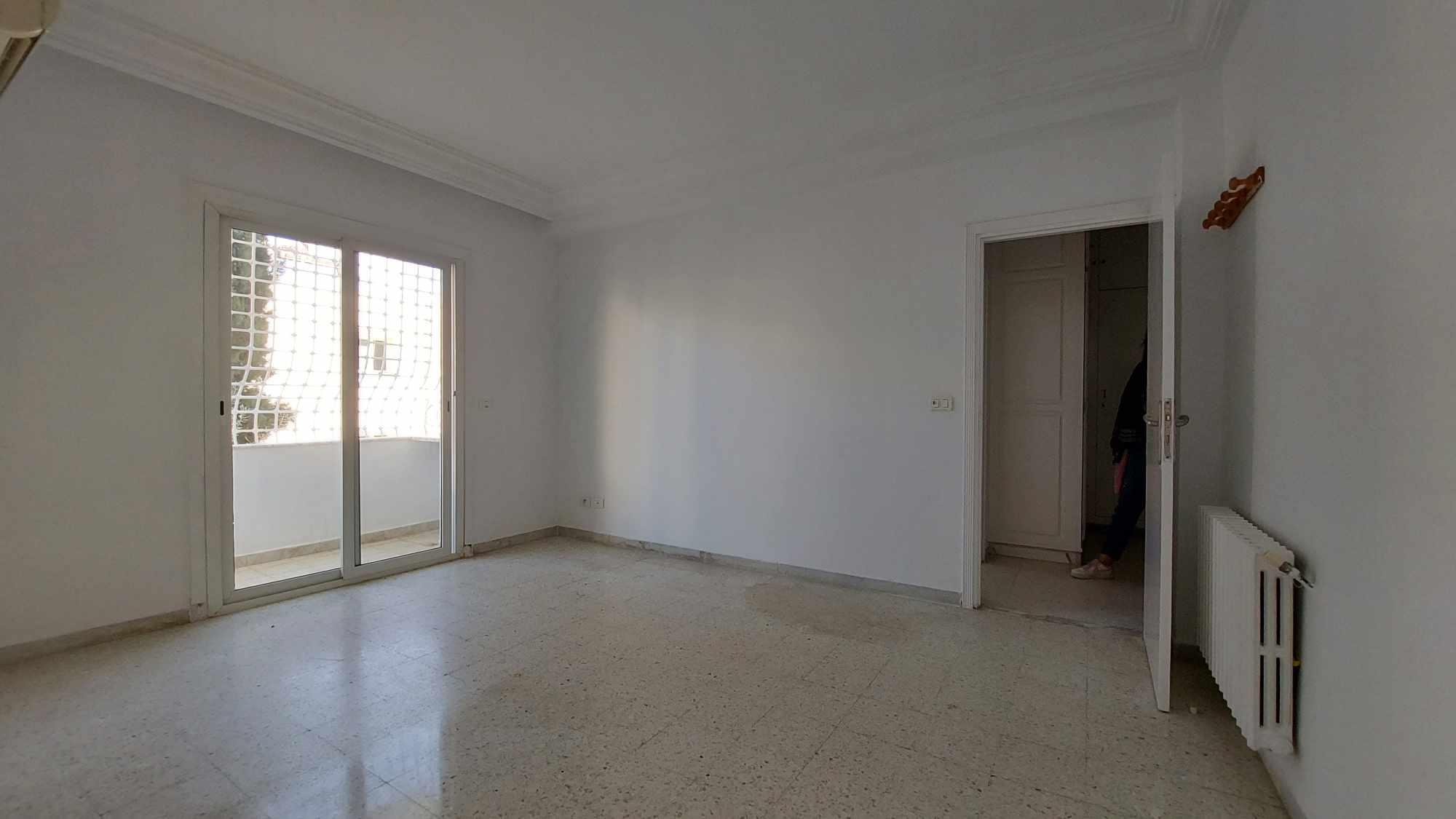 El Menzah El Manar 2 Location Appart. 4 pices Duplex s3 meubl avec place de parking au manar2