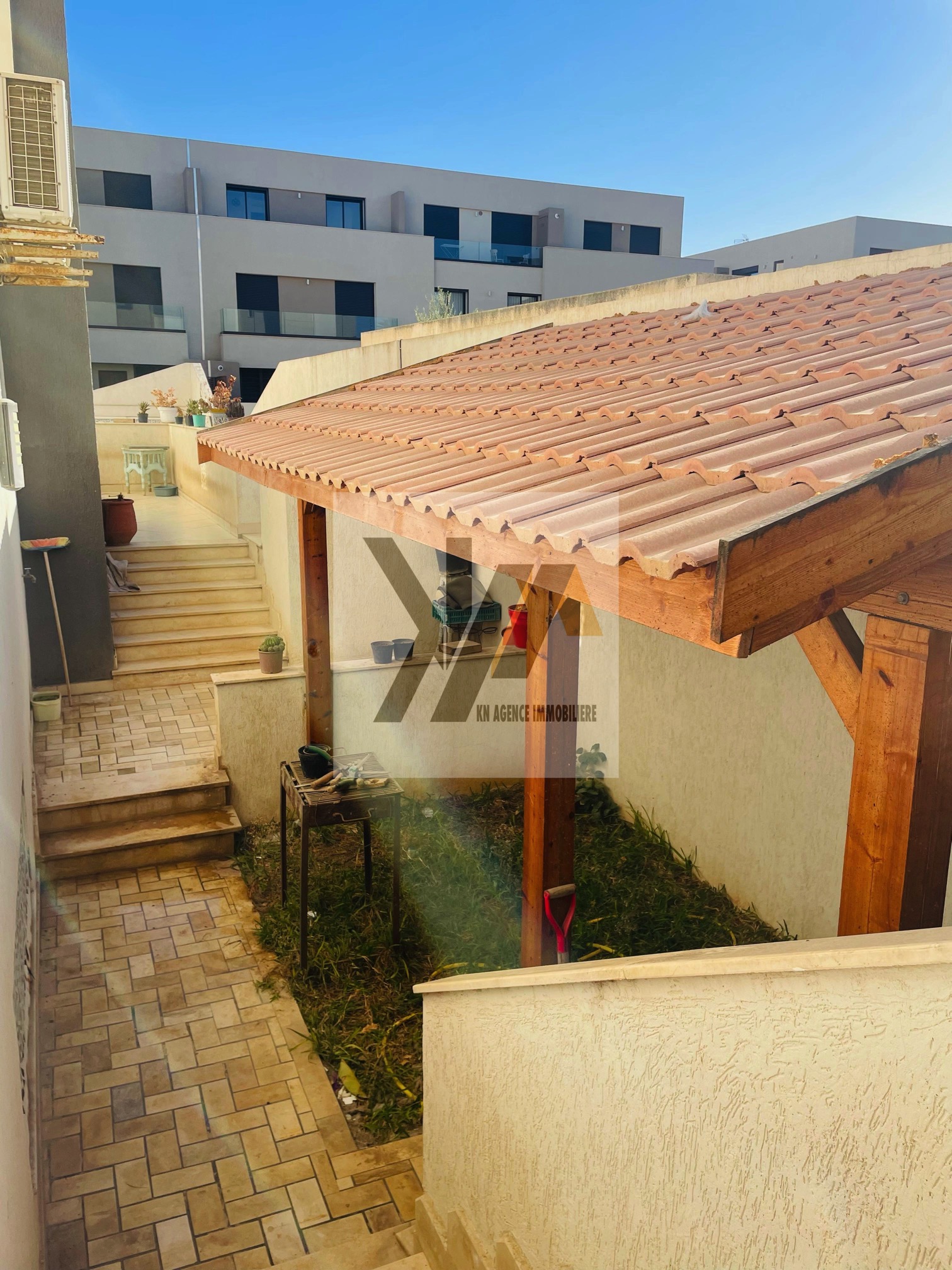 La Marsa Cite Du Stade Vente Appart. 5 pices+ Magnifique appartement avec jardin