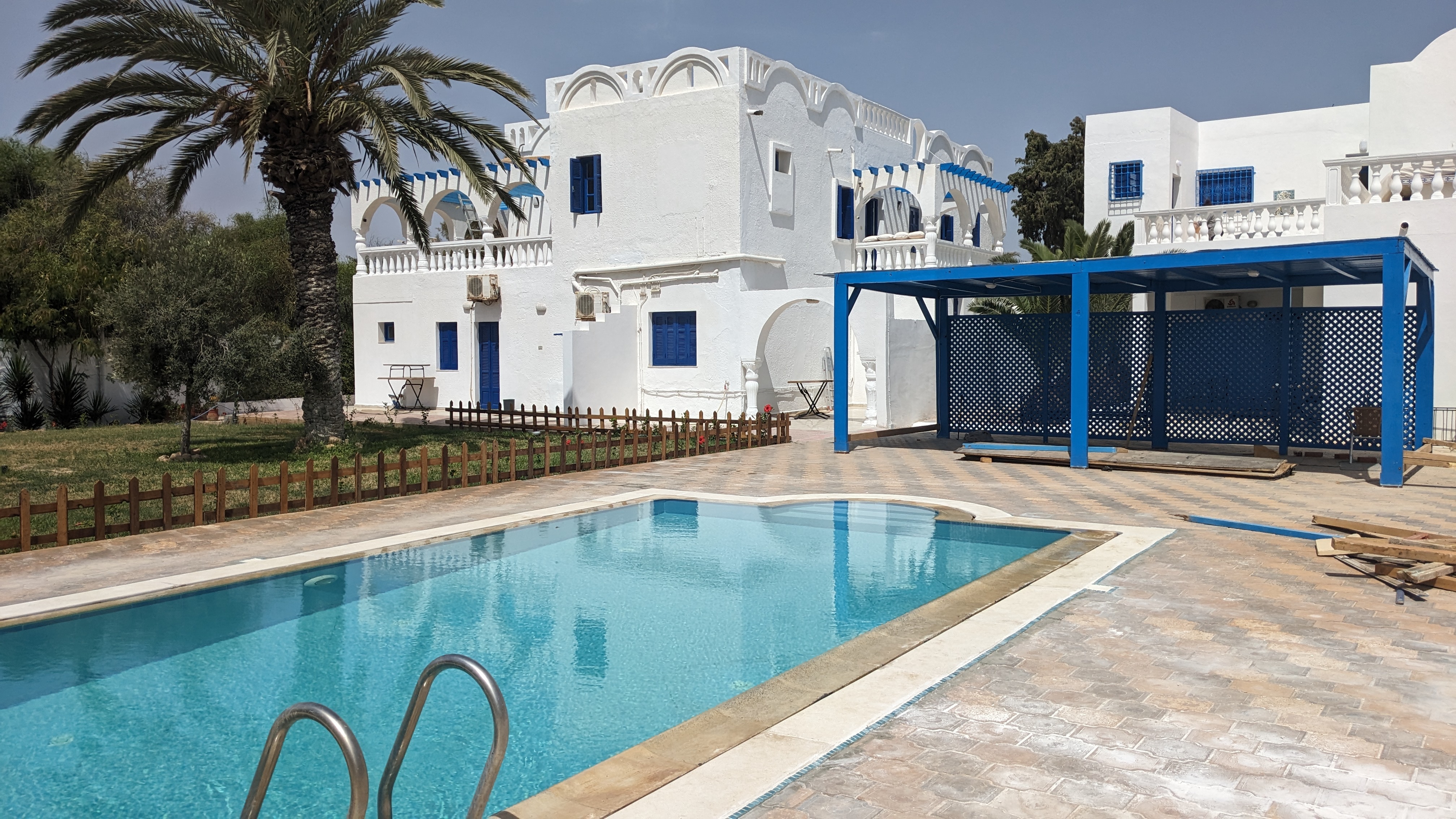 Djerba - Houmet Essouk Sidi Mehrez Vente Maisons Rsidence de 8 appartements bord de mer et piscine