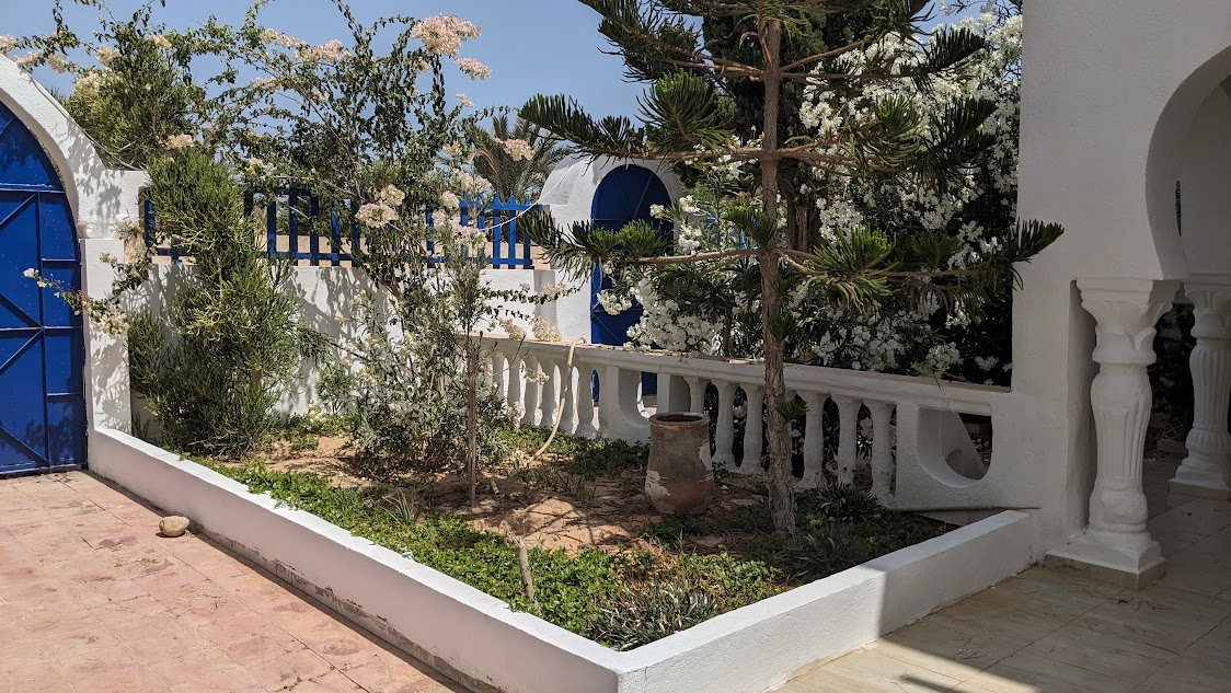 Djerba - Houmet Essouk Sidi Mehrez Vente Maisons Rsidence de 8 appartements bord de mer et piscine