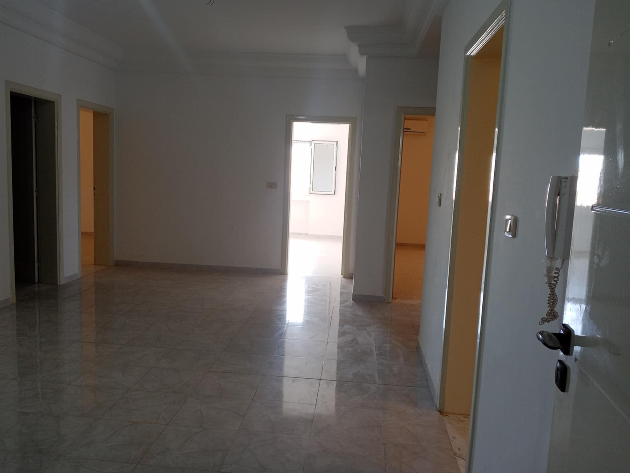 Gabes Sud Cite Ezzouhour 2 Location Appart. 4 pices Spacieux etage de villa