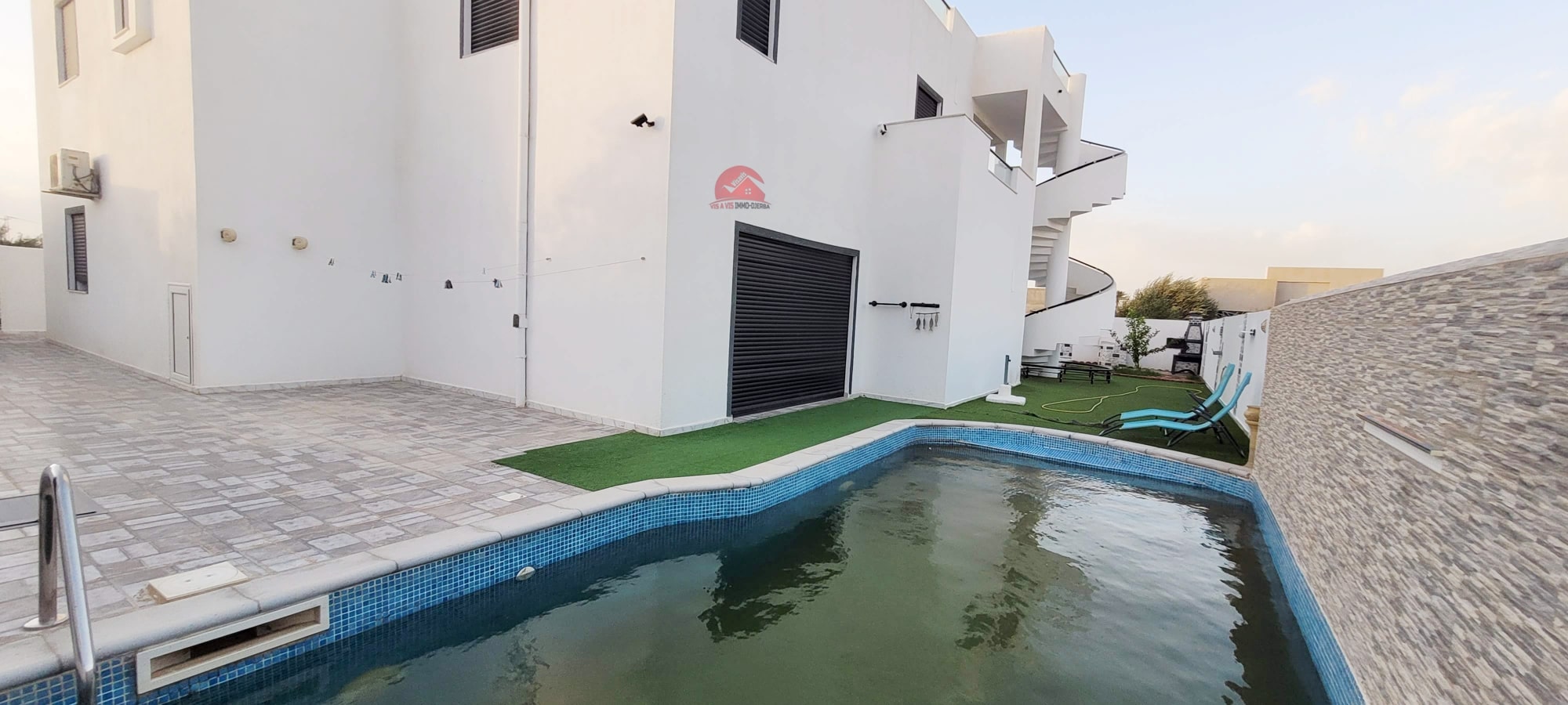 Djerba - Houmet Essouk Djerba  Vente Maisons Grande villa avec piscine a djerba zu ref v664