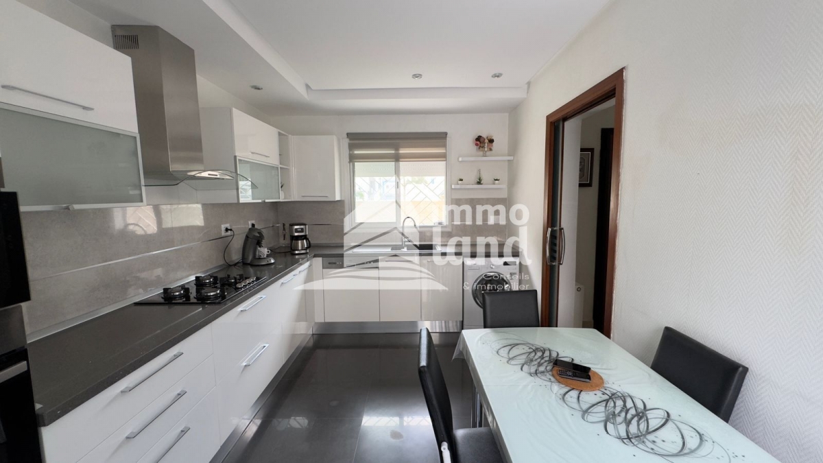 La Marsa El Aouina Vente Duplex Duplex s3 jumele avec terrasse  l'aouina