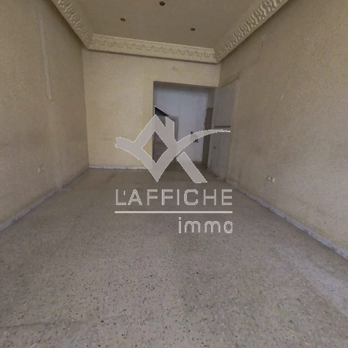 La Marsa Cite El Khalil Bureaux & Commerces Surfaces Local commercial fond et murs