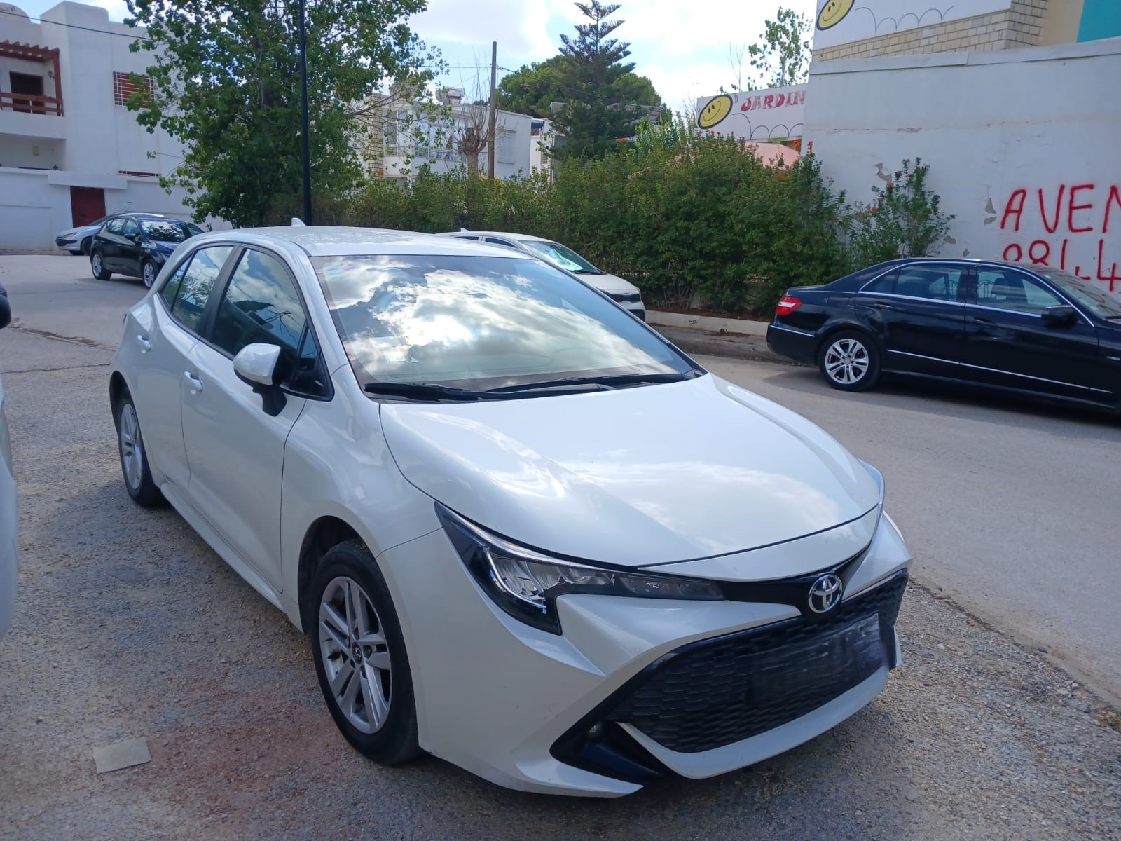 El Menzah Mutuelle Ville Toyota Corolla Toyota corolla 1re main full options comme neuve