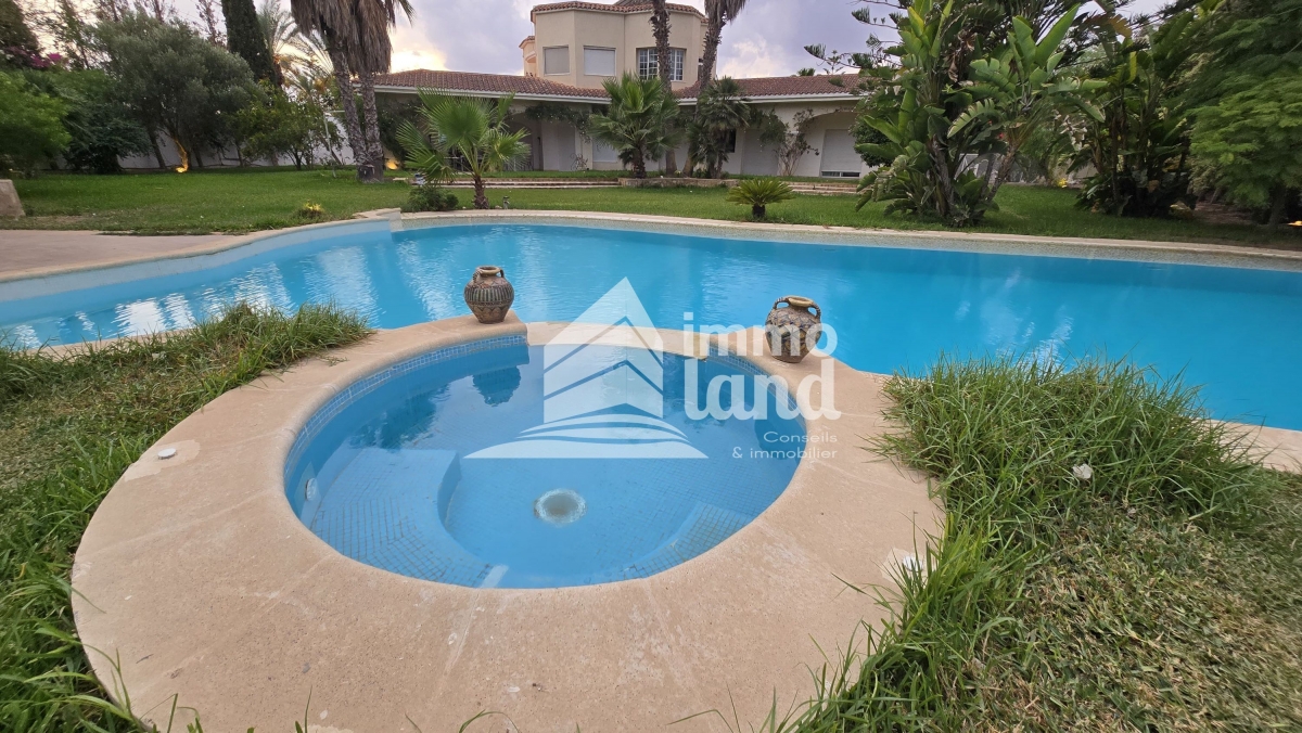 La Soukra Chotrana 2 Location Maisons Villa sur deux niveaux  la soukra