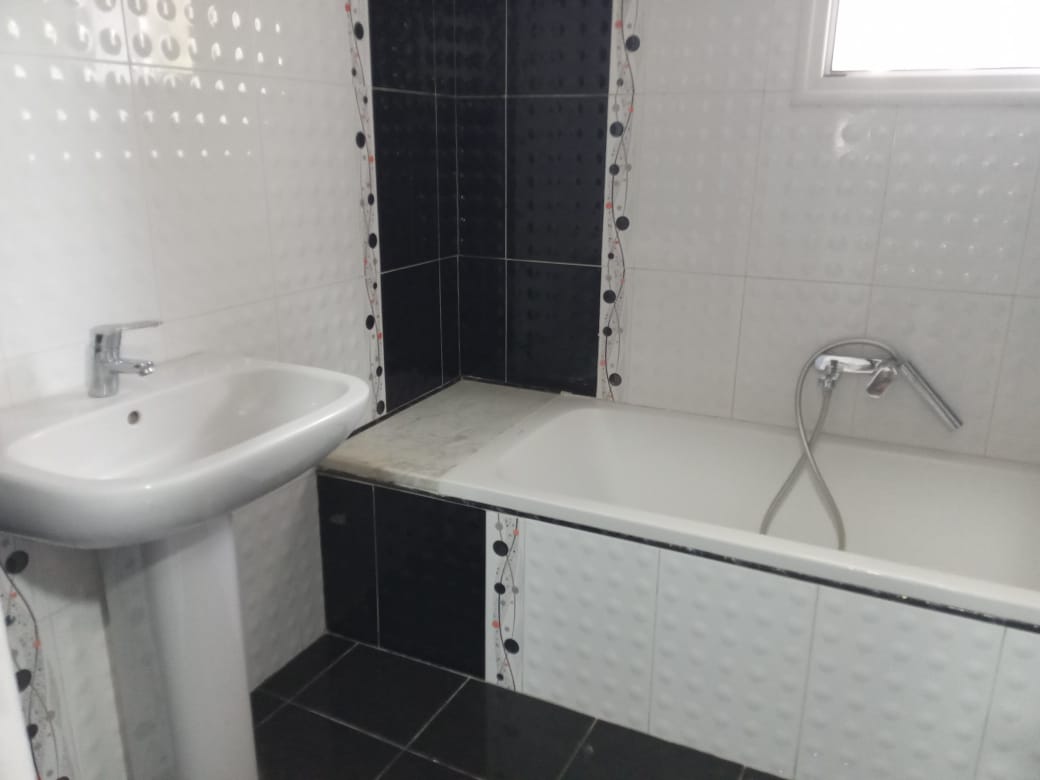 Raoued Cite El Ghazala 1 Vente Appart. 4 pices La ghazelle vnt etage de villa