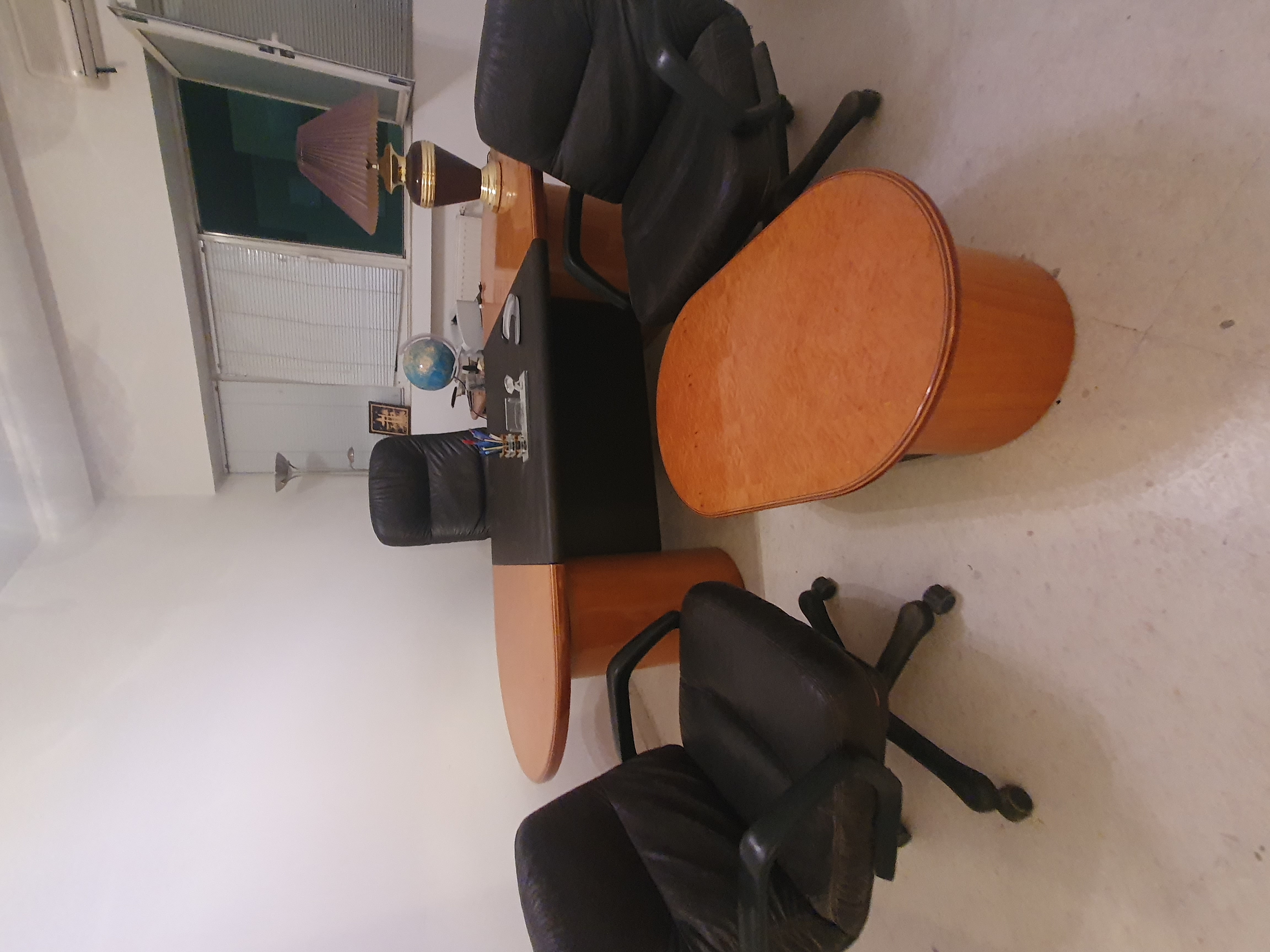 Ariana Ville Cite Ennasr 1 Meubles de bureau Bureaux - Tables Bureau complet trs bon tat