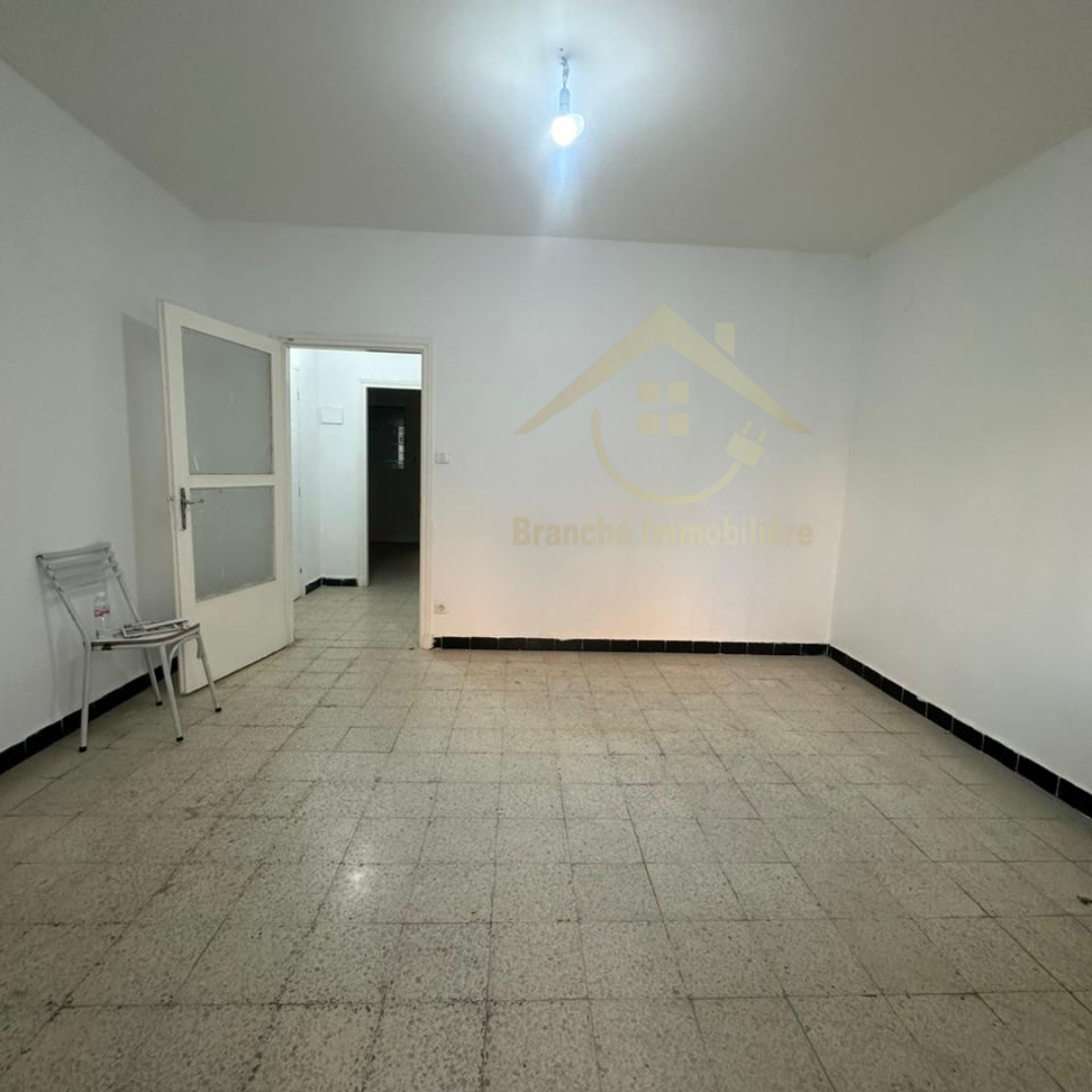 Cite El Khadra Cite Oplympique Vente Appart. 4 pices Un appartement s3  cit olympique