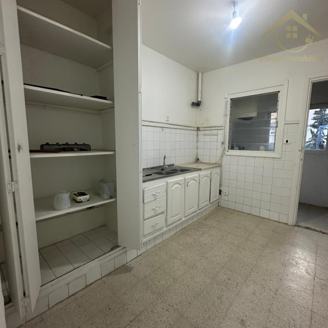 Cite El Khadra Cite Oplympique Vente Appart. 4 pices Un appartement s3  cit olympique