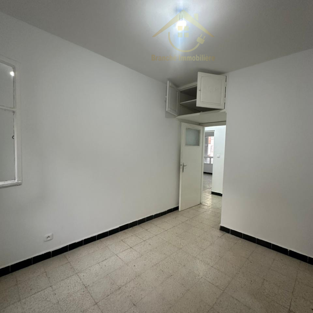 Cite El Khadra Cite Oplympique Vente Appart. 4 pices Un appartement s3  cit olympique