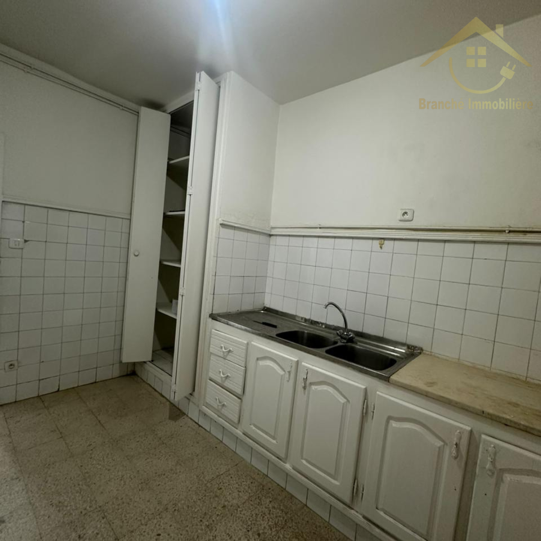 Cite El Khadra Cite Oplympique Vente Appart. 4 pices Un appartement s3  cit olympique