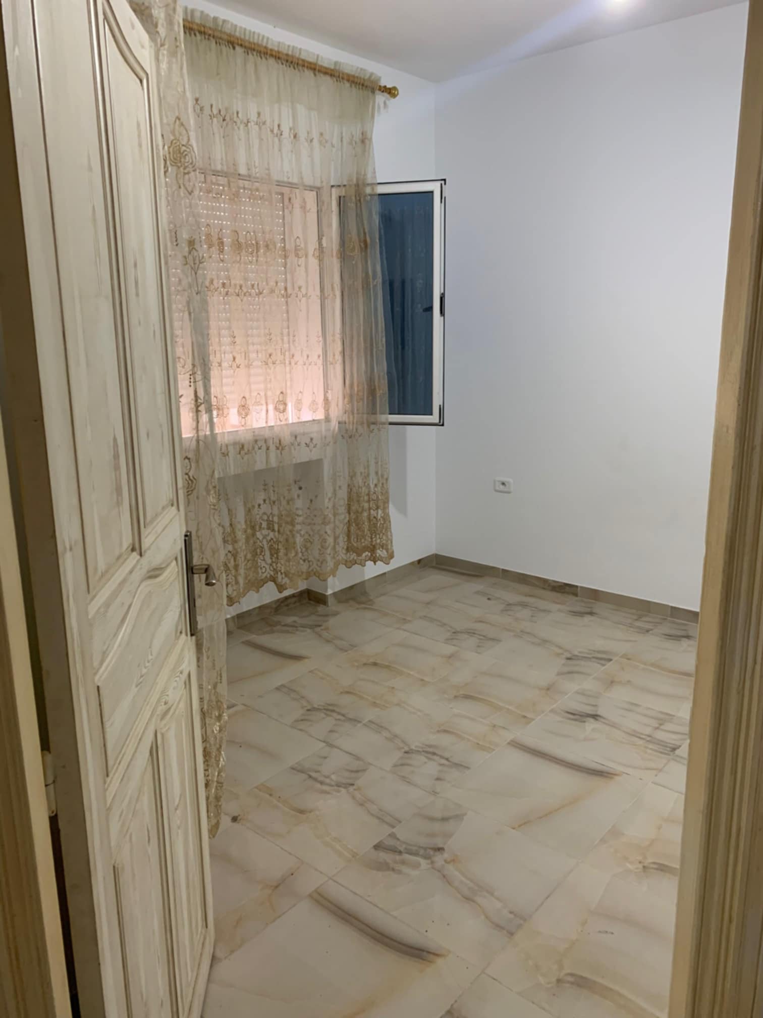 Raoued Cite Ennkhilet Location Appart. 1 pice Bien amnag disponible deux studio