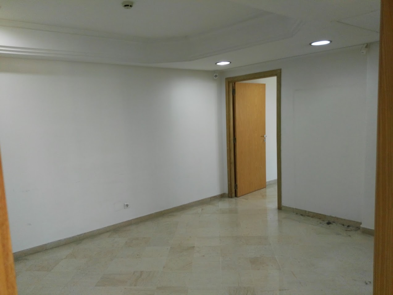 Bab Bhar Bab Bhar Bureaux & Commerces Bureau Bureau spacieux hall 3 openspace 168m2