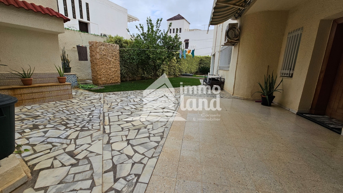 La Soukra La Soukra Vente Maisons Villa sur deux niveaux avec piscine  la soukra