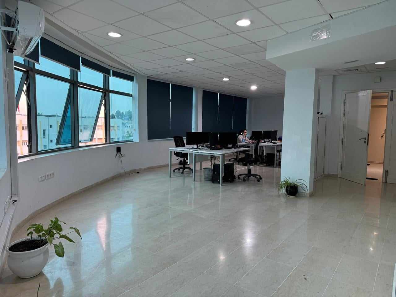 Cite El Khadra Cite Jardins Bureaux & Commerces Bureau Super bureau 350 m2 hs  aalin savary