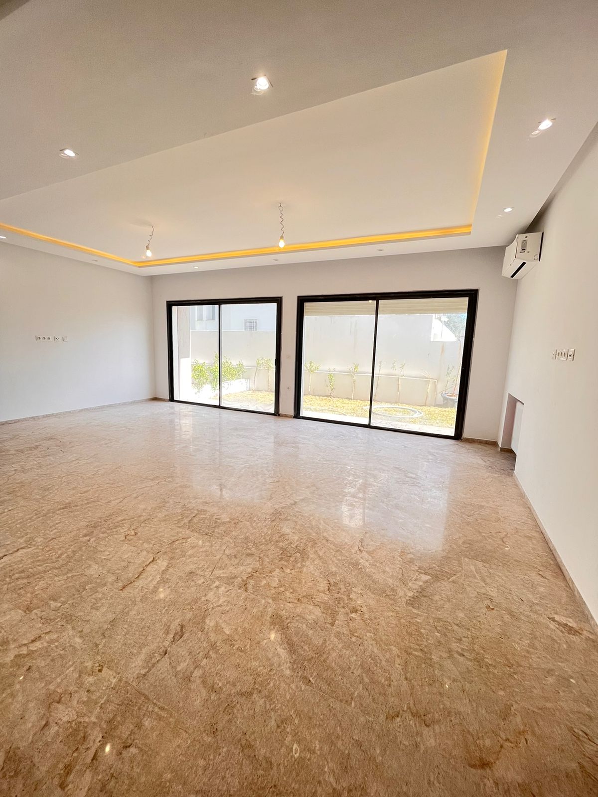 La Soukra La Soukra Vente Duplex Duplex s4 avec jardin