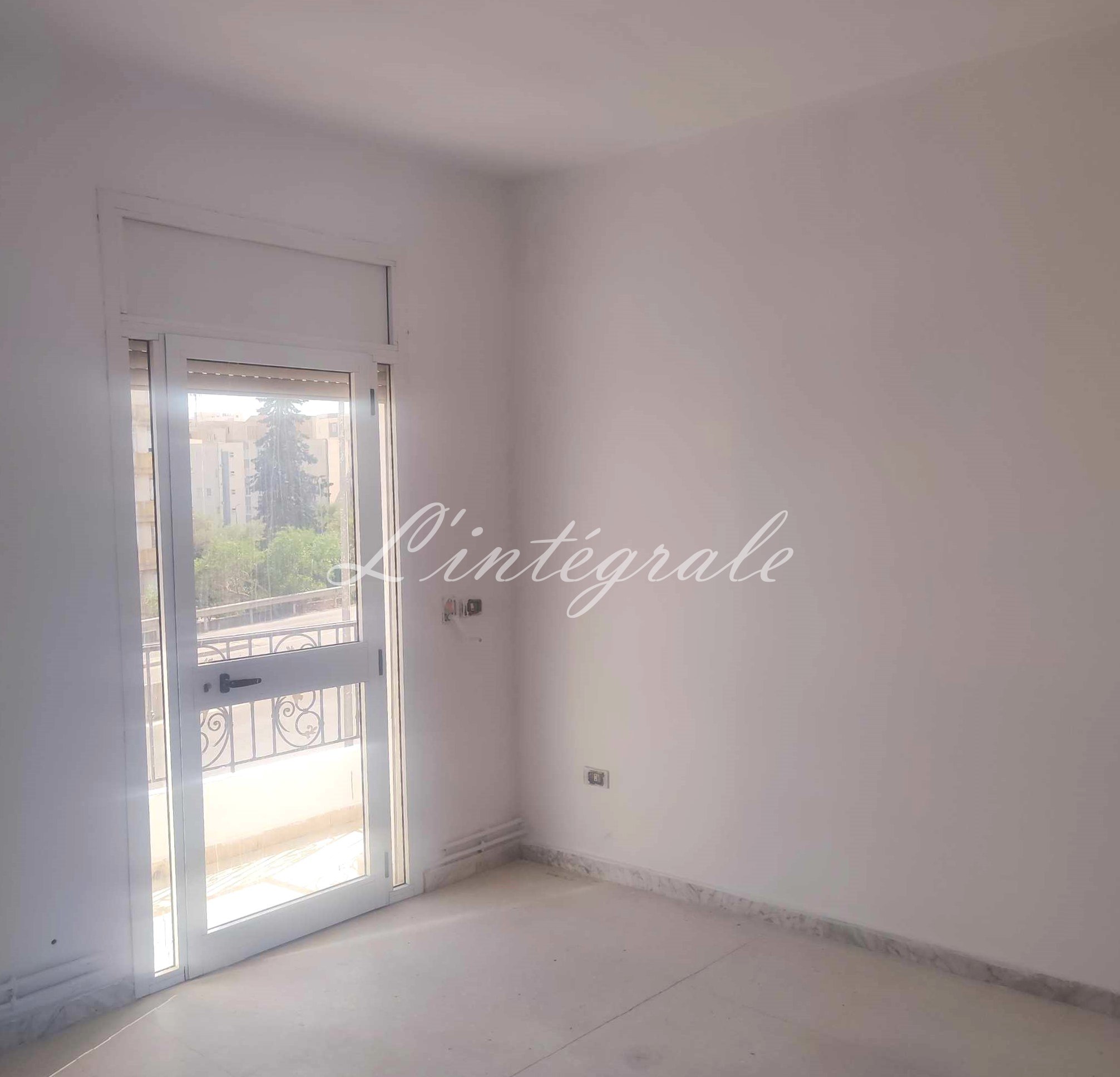 Ariana Ville Cite Ennasr 1 Location Appart. 5 pices+ S4 tage de villa