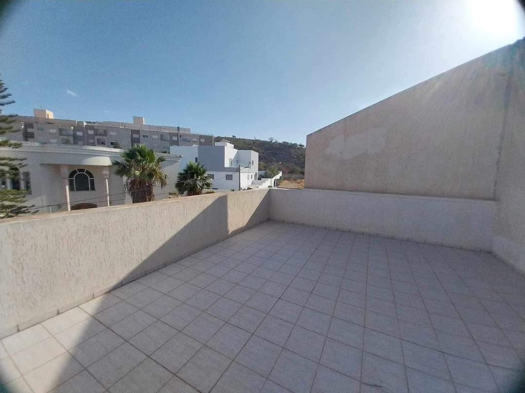 Ariana Ville Riadh Landlous Location Appart. 2 pices S1 avec terrasse dans un etage de villa