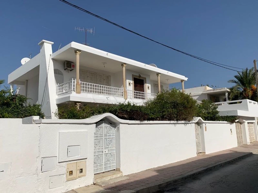 Ariana Ville El Menzah 5 Location Appart. 4 pices tage de villa s4 menzah5 1700dt