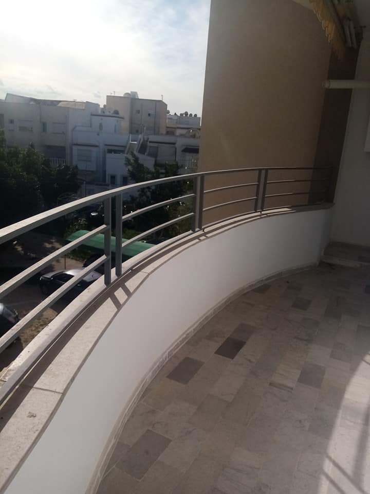 El Kram Le Kram Location Appart. 2 pices Grand s1 haut standing avec balcon au kram