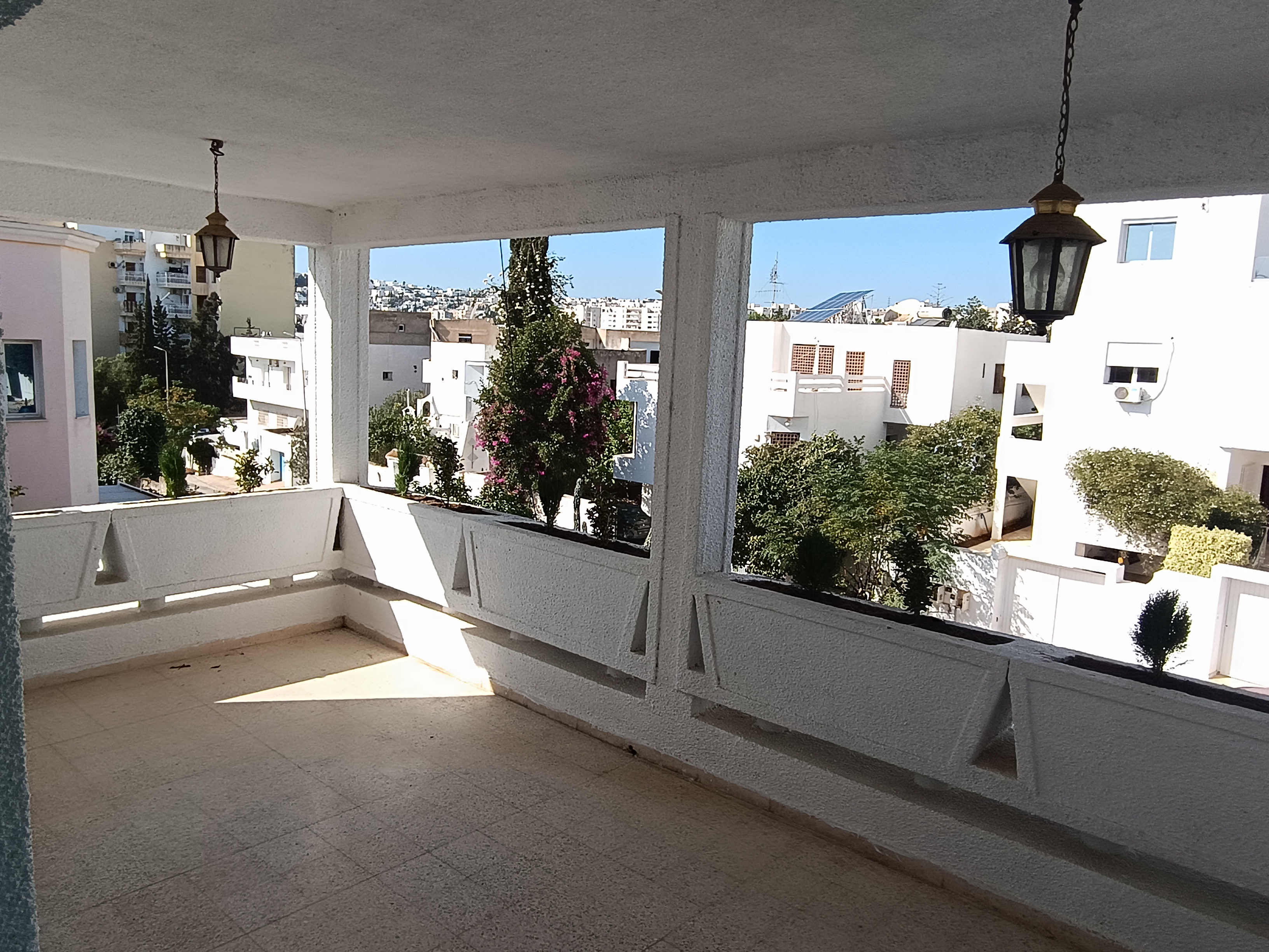 El Menzah El Menzah 9 Location Appart. 4 pices Etage de villa indpendant  220 m2  el menzah7