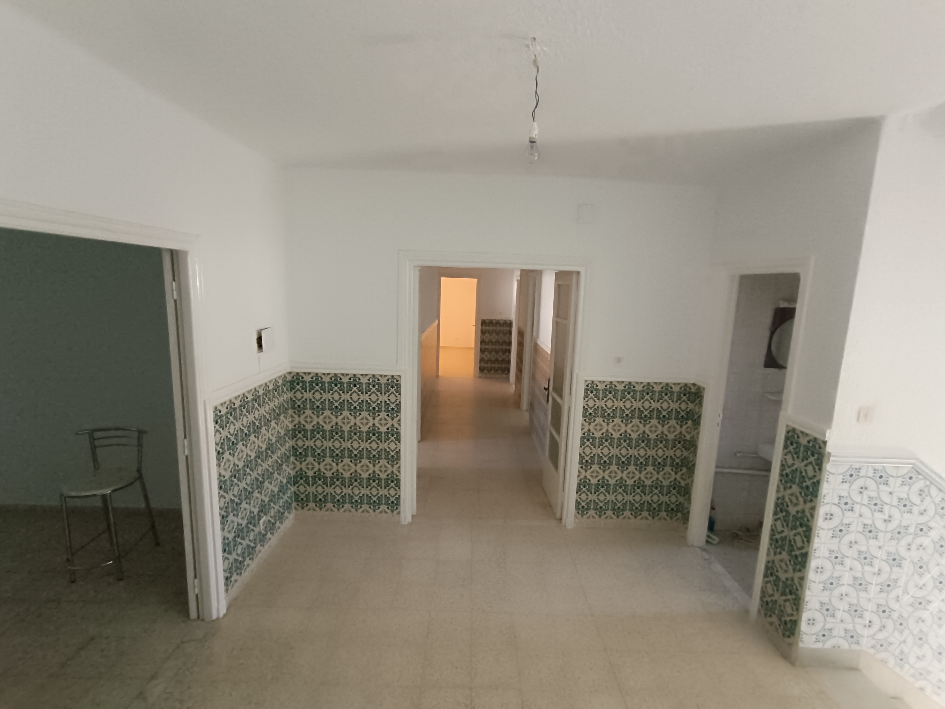 El Menzah El Menzah 9 Location Appart. 4 pices Etage de villa indpendant  220 m2  el menzah7