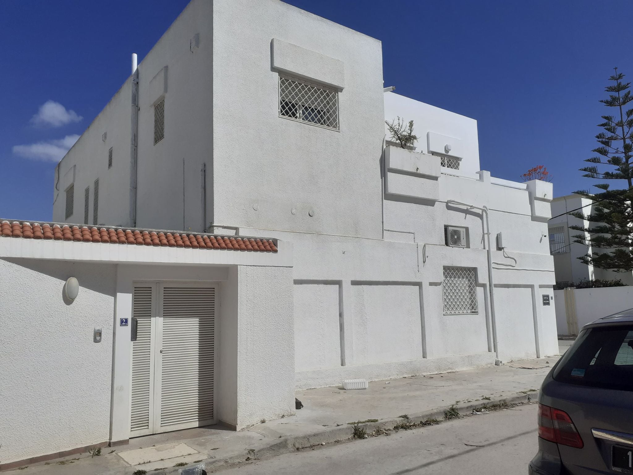 La Soukra La Soukra Vente Appart. 4 pices Une villa  la soukra