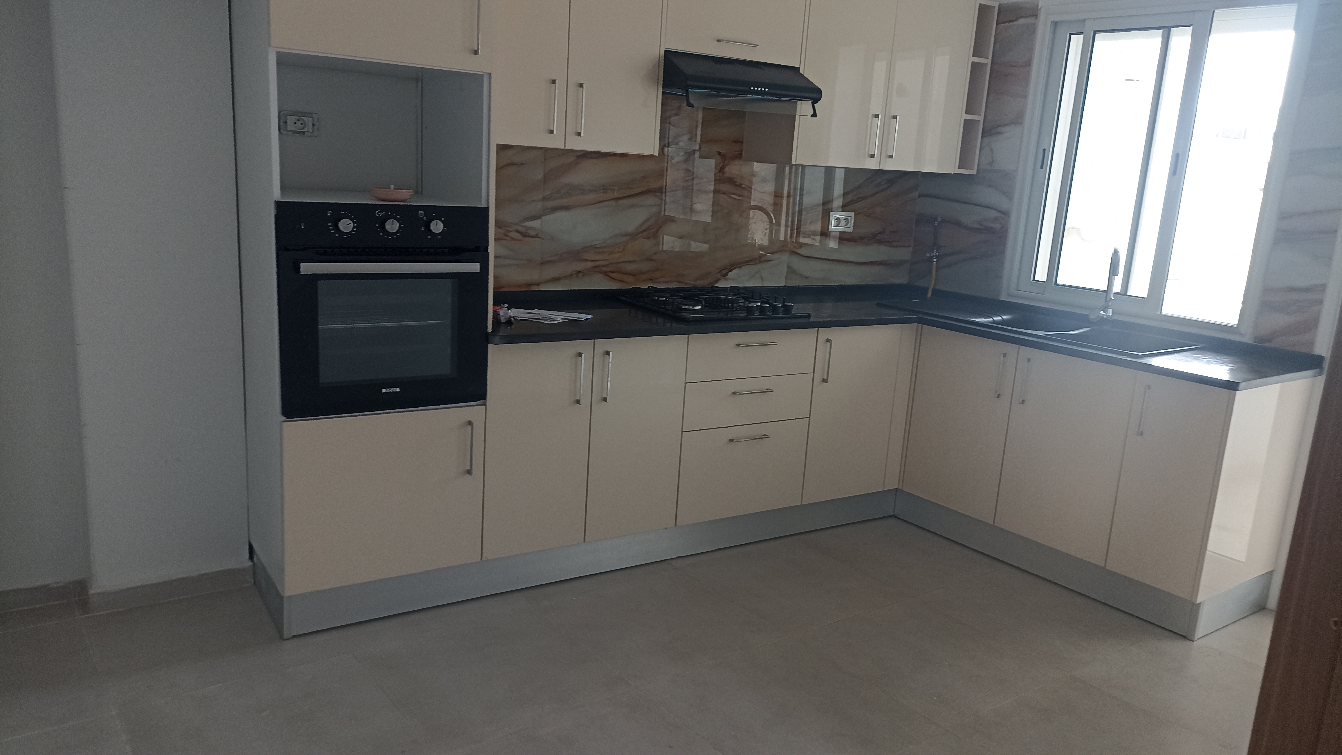 Ain Zaghouan Ain Zaghouan Location Appart. 4 pices Appartement s3 trs spacieux avec terrasse