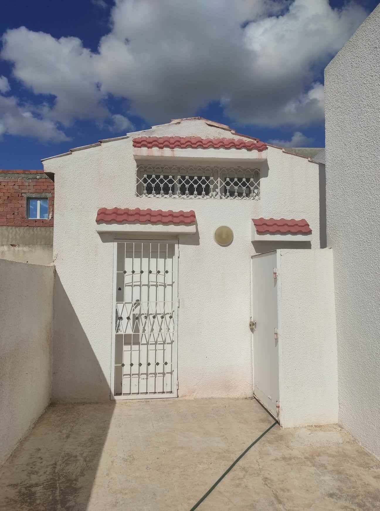 Raoued Jaafar 2 Vente Maisons Villa avec 2 studios route de raoued