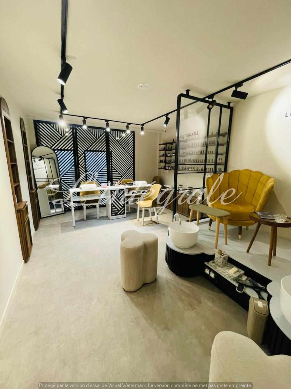 Ariana Ville Cite Ennasr 2 Bureaux & Commerces Fond de Commerce Luxueux centre de coiffure et d'esthtique