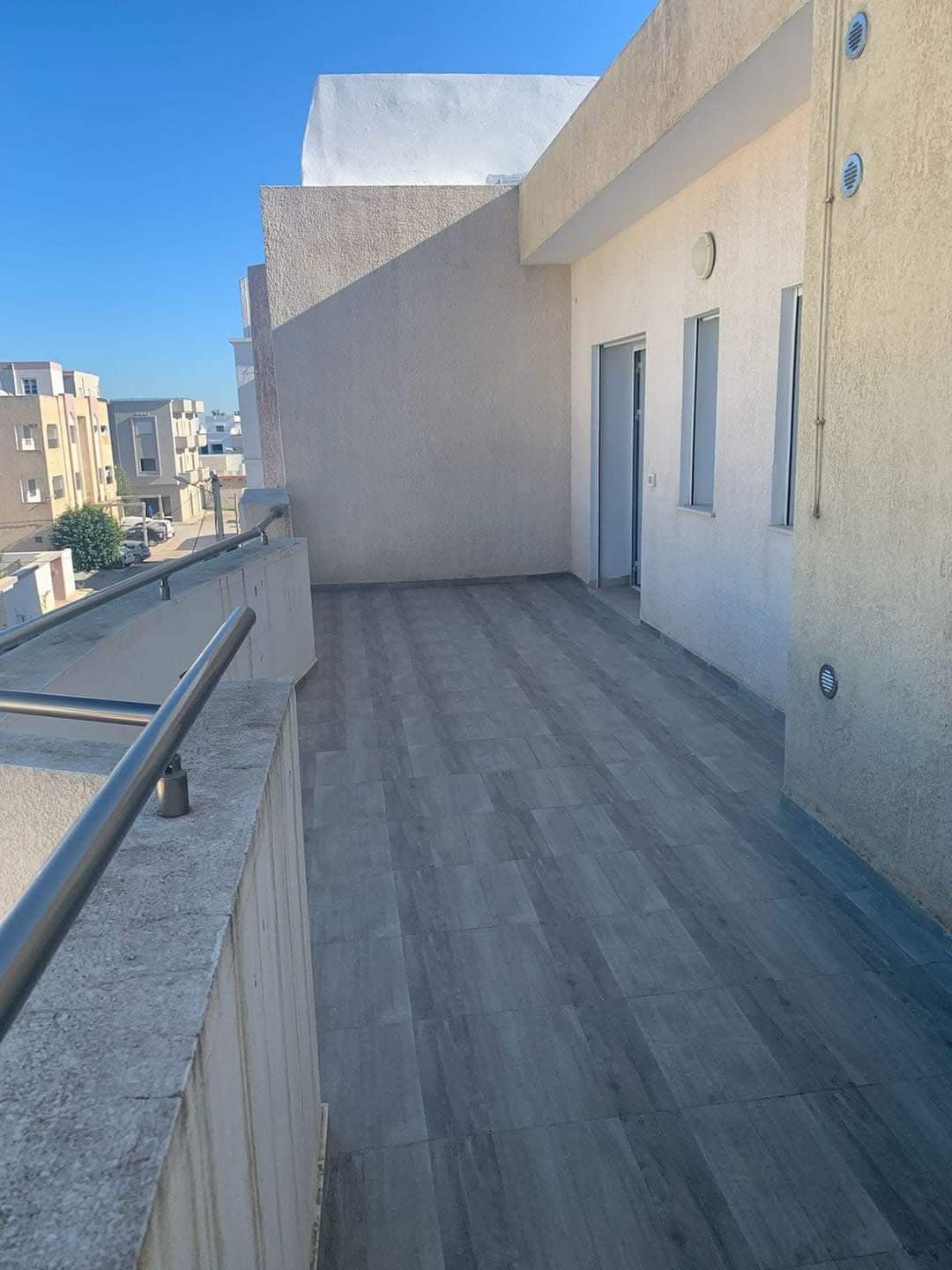 Ariana Ville Riadh Landlous Location Appart. 3 pices Etage de villa s2 900 d riadh el andalous