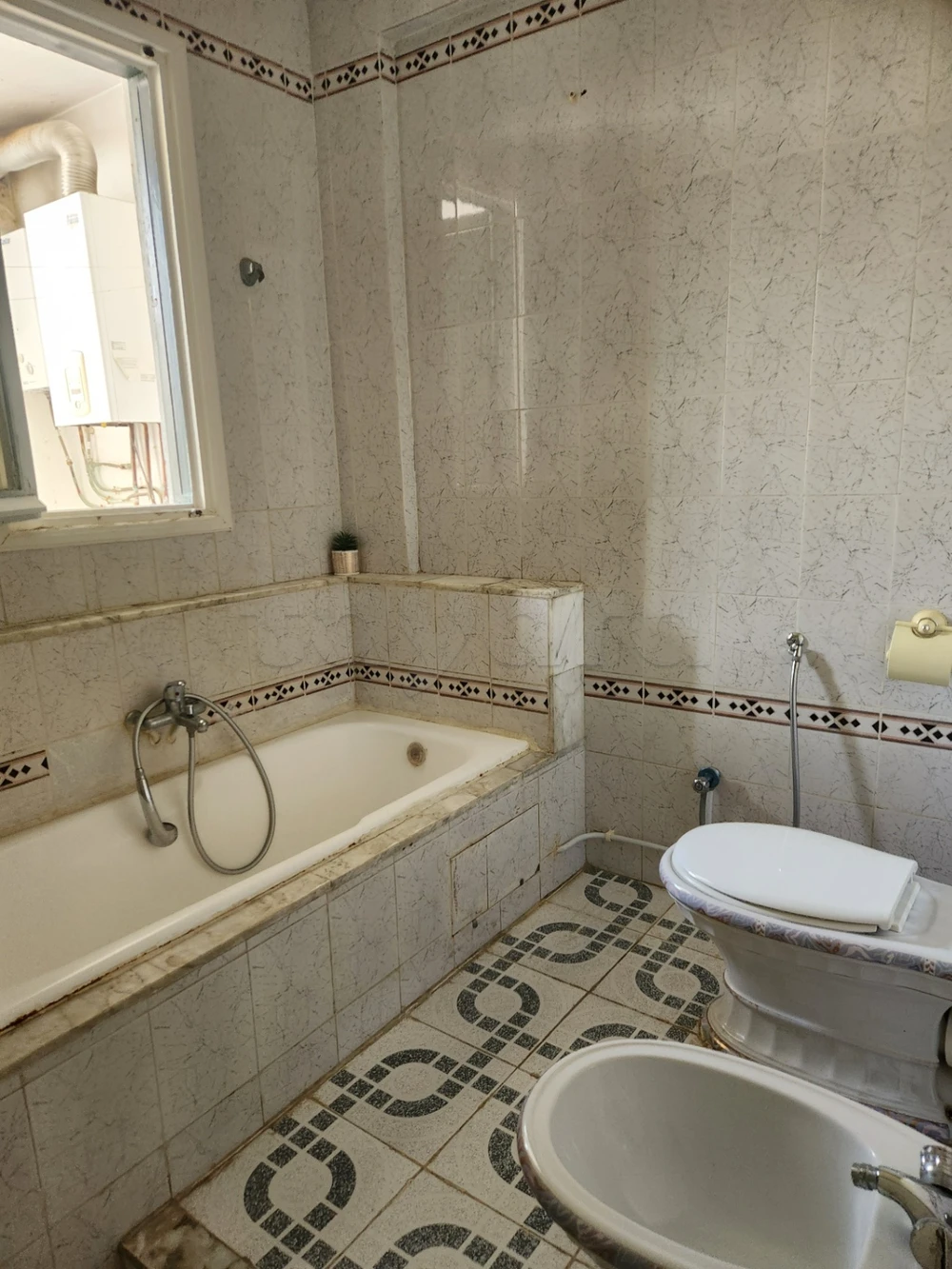 Ariana Ville El Menzah 8 Location Appart. 4 pices Offre appartement s4 1400dt menzah 8