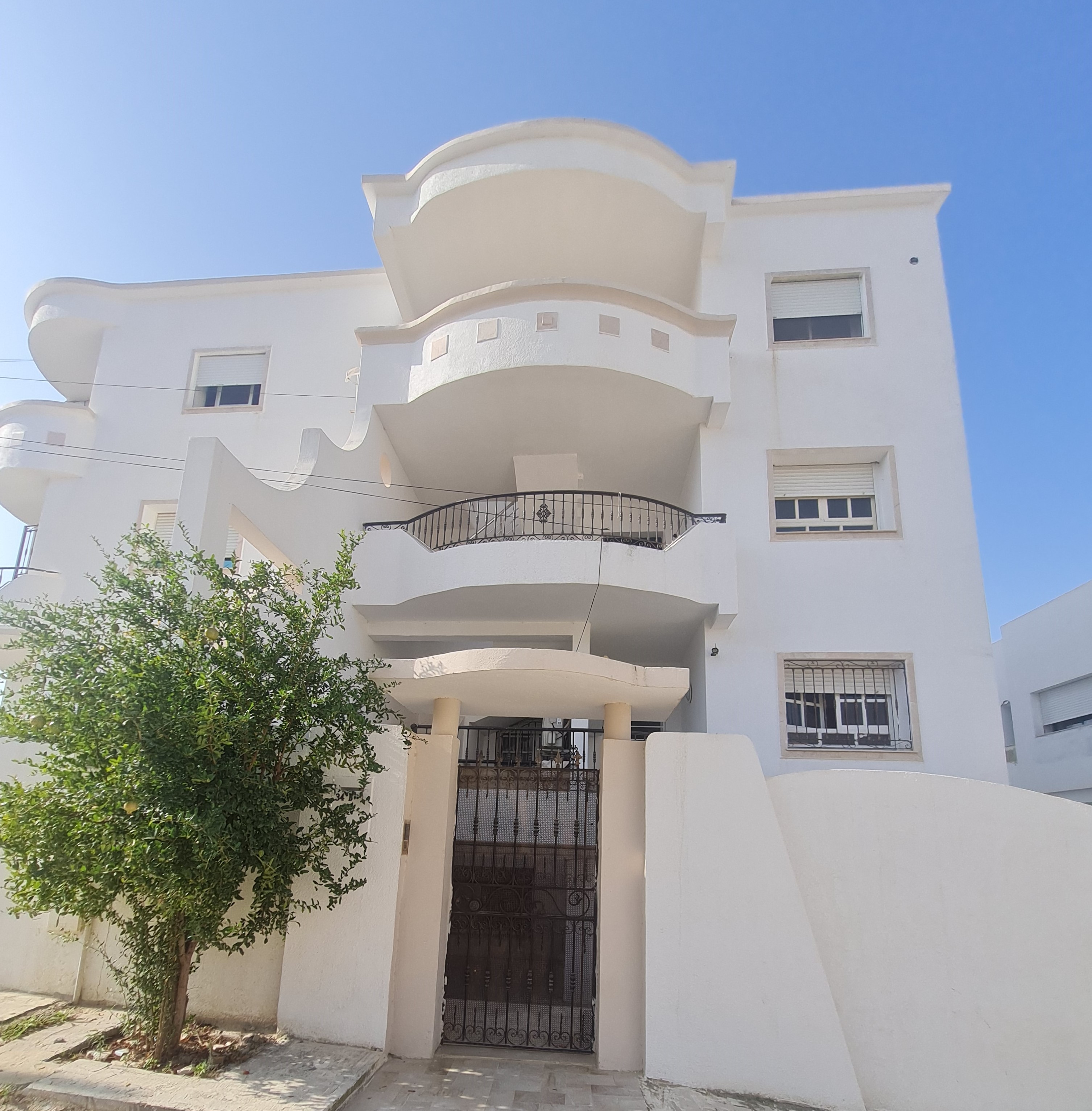 El Menzah El Manar 1 Location Appart. 4 pices Un tage de villa s3  manar 1