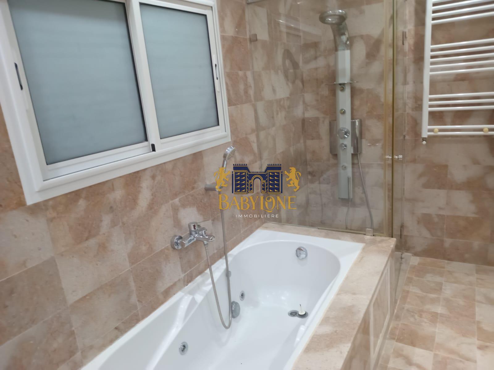 La Soukra La Soukra Location Maisons Une villa avec piscine  la soukra rf 25a