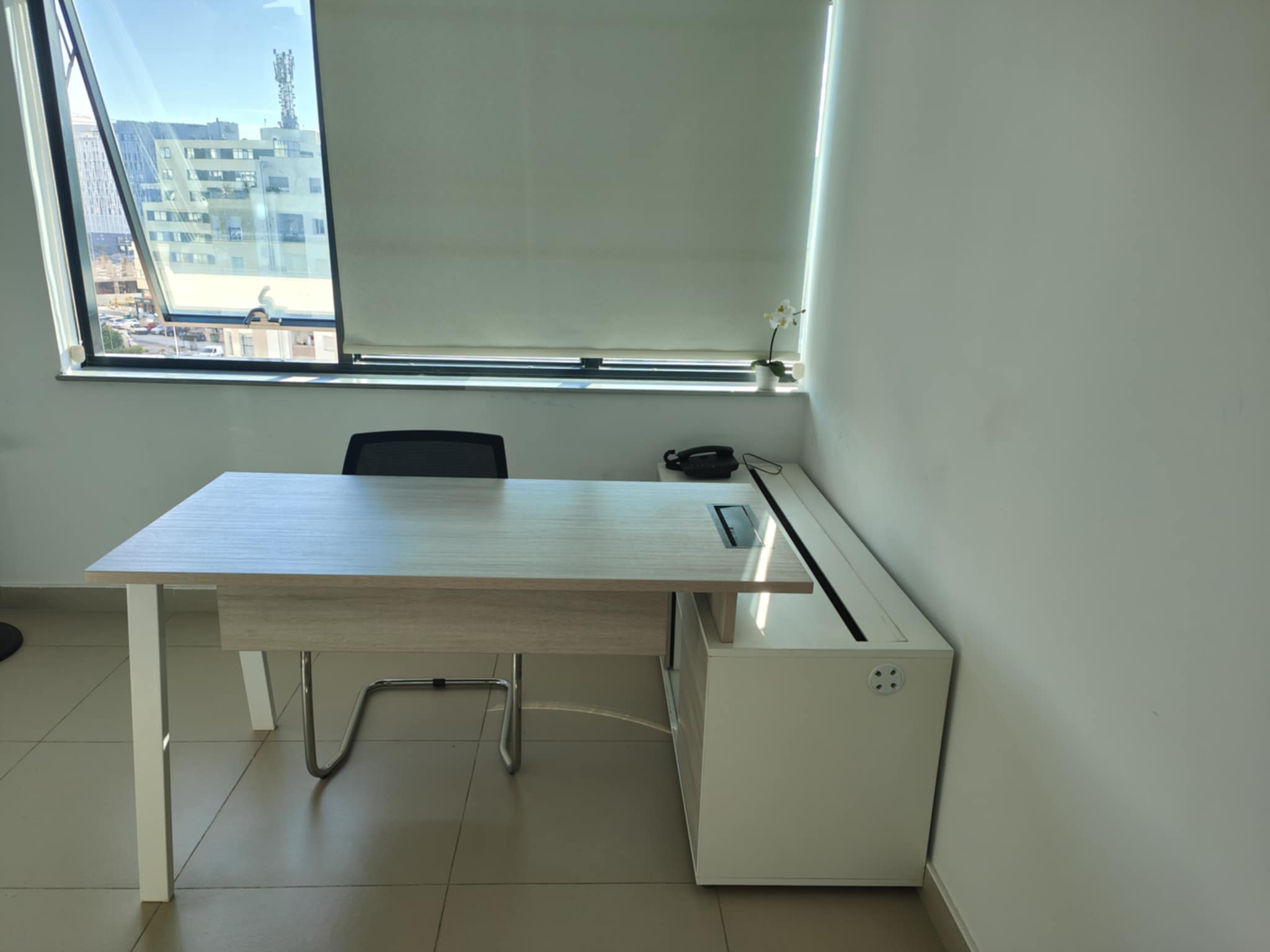 Cite El Khadra Zone urbaine nord Meubles de bureau Bureaux - Tables Deux bureaux et deux chaises