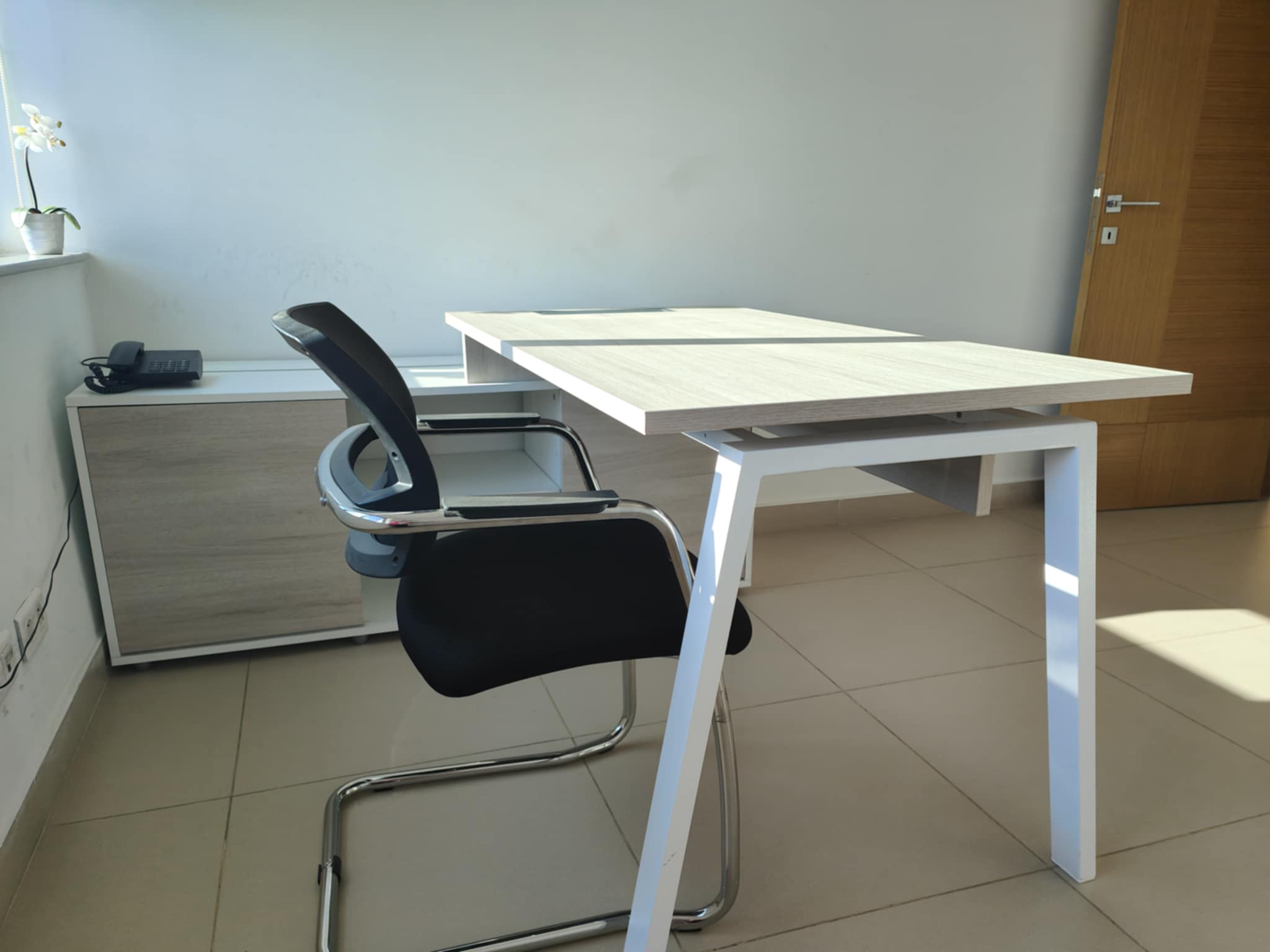 Cite El Khadra Zone urbaine nord Meubles de bureau Bureaux - Tables Deux bureaux et deux chaises