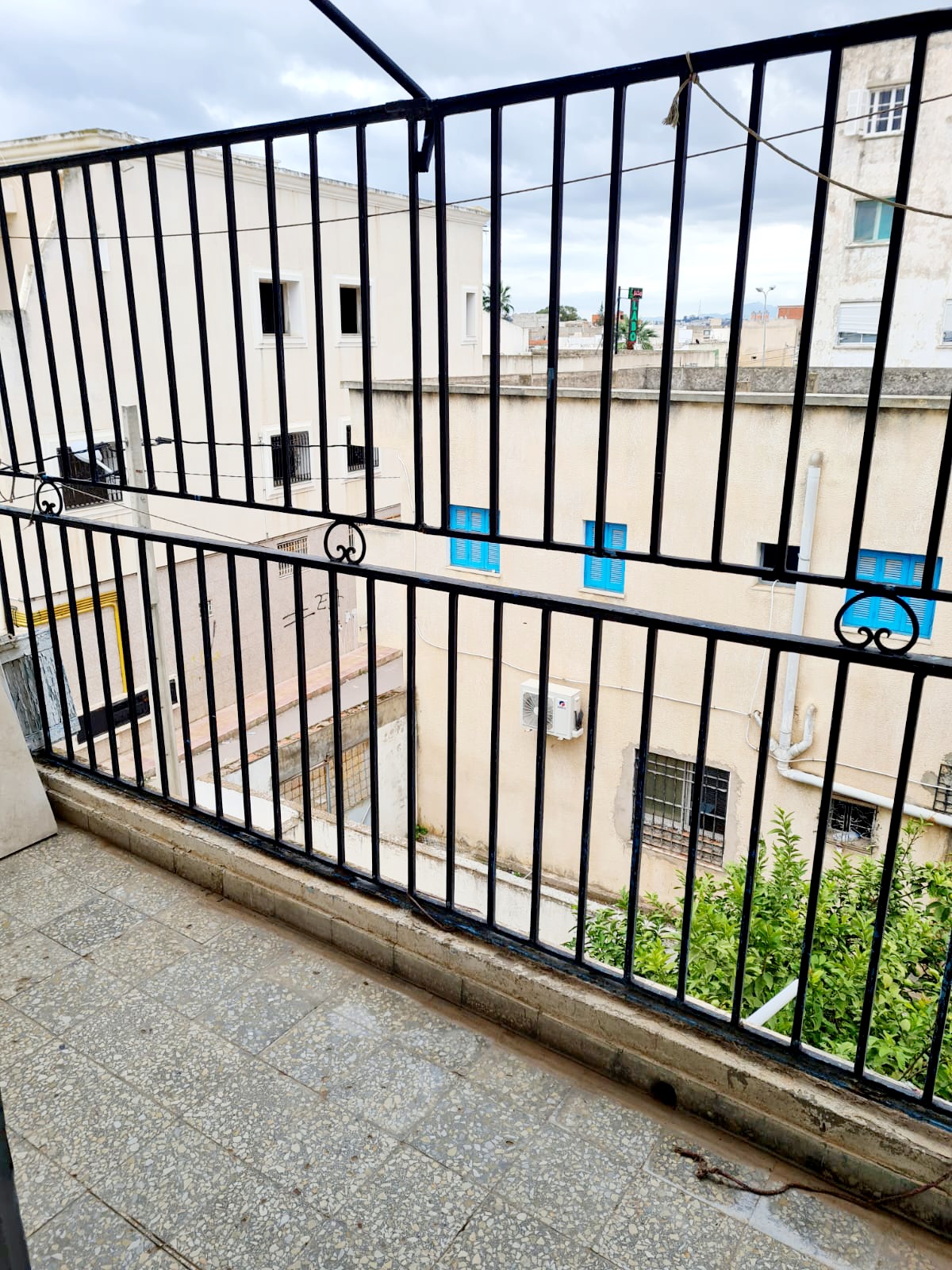 Ezzouhour (Tunis) Cite Essaada Vente Appart. 3 pices Appartement s 2