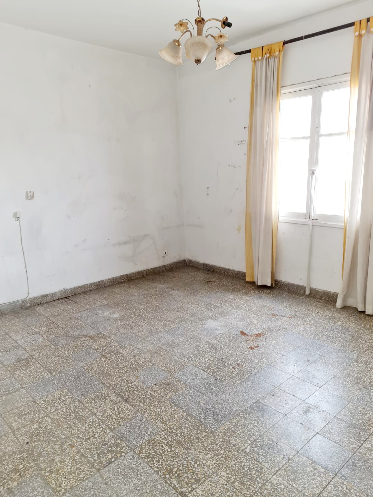 Ezzouhour (Tunis) Cite Essaada Vente Appart. 3 pices Appartement s 2