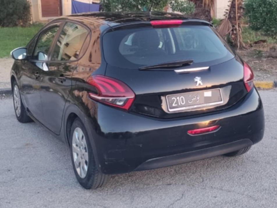 Ariana Ville El Menzah 5 Peugeot 208 Peugeot 208  noir 2019