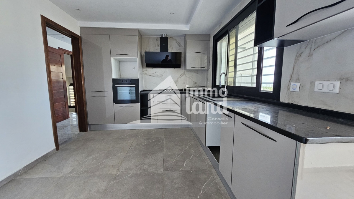 La Soukra Chotrana 3 Location Appart. 4 pices Etage de villa s3  la soukra