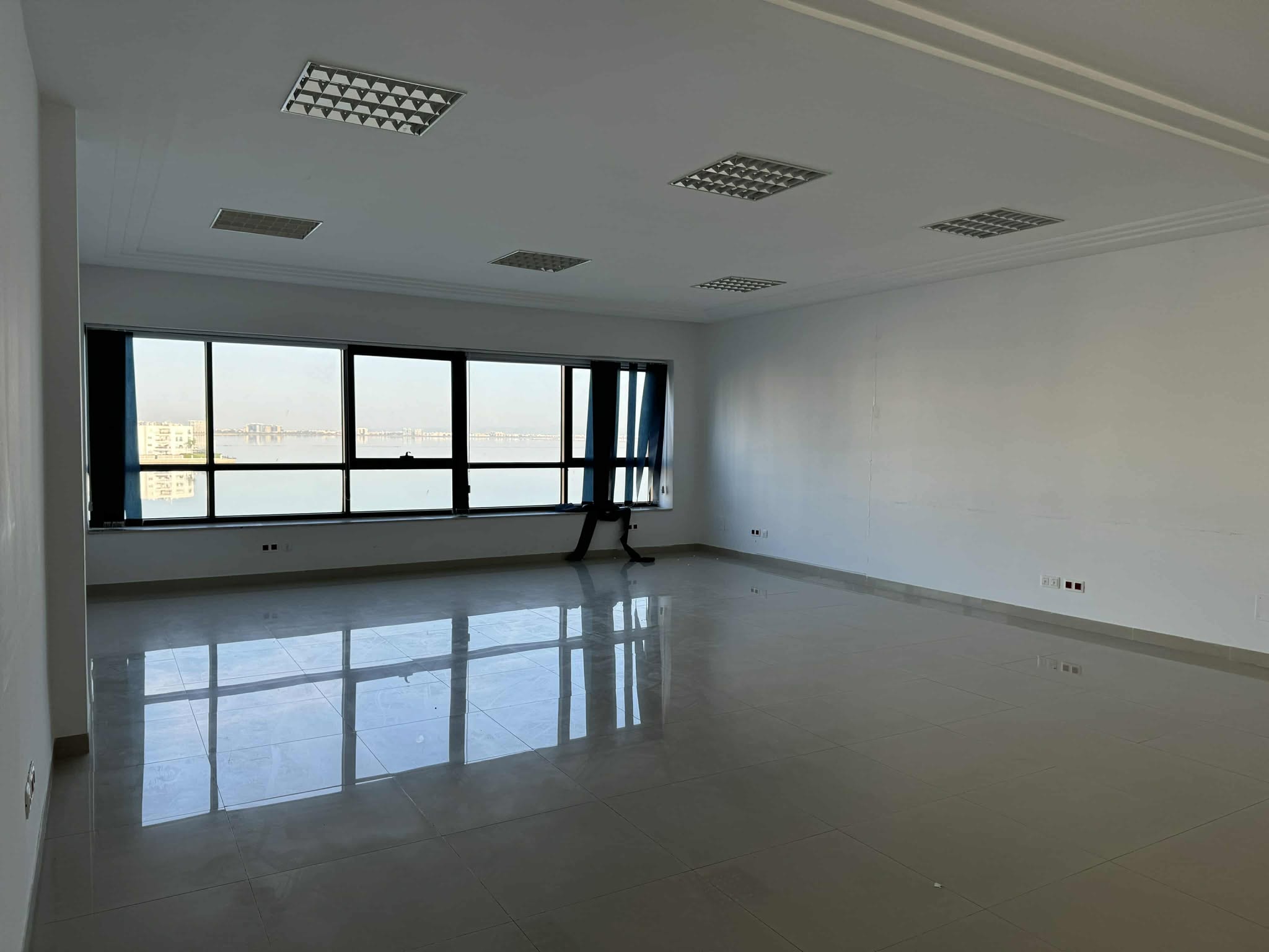 La Marsa Berge Du Lac Bureaux & Commerces Bureau Super bureau 650 m2 avec vue sur lac