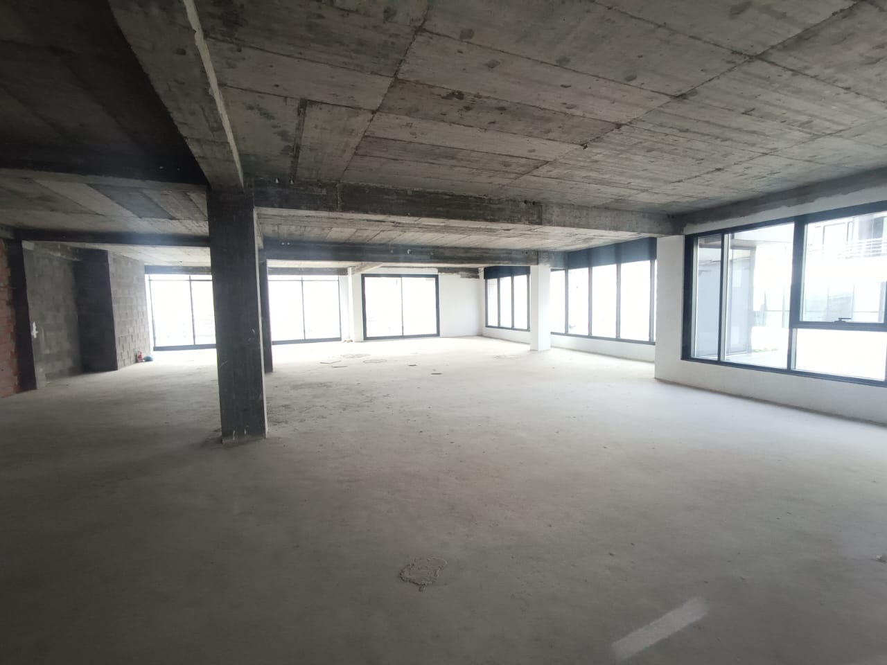 La Marsa Berge Du Lac Bureaux & Commerces Surfaces Un open space de 502m2 au lac 2