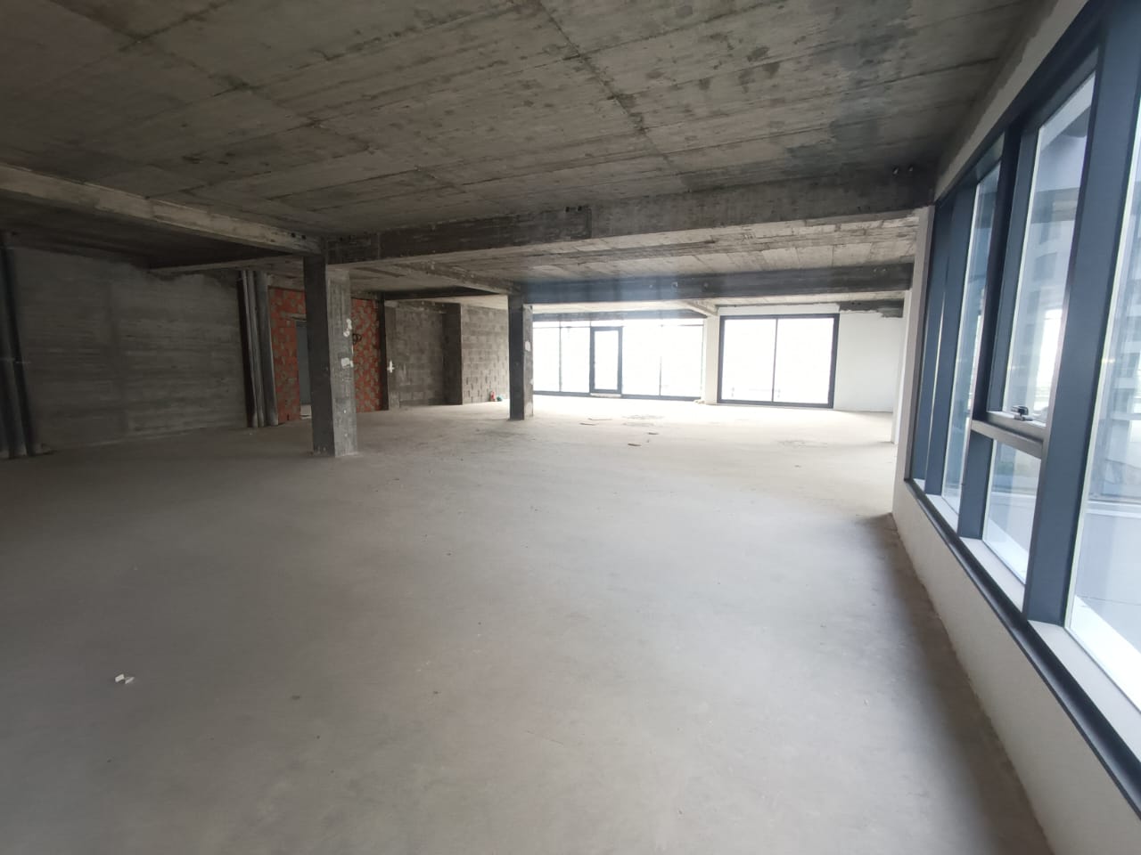 La Marsa Berge Du Lac Bureaux & Commerces Surfaces Un open space de 502m2 au lac 2