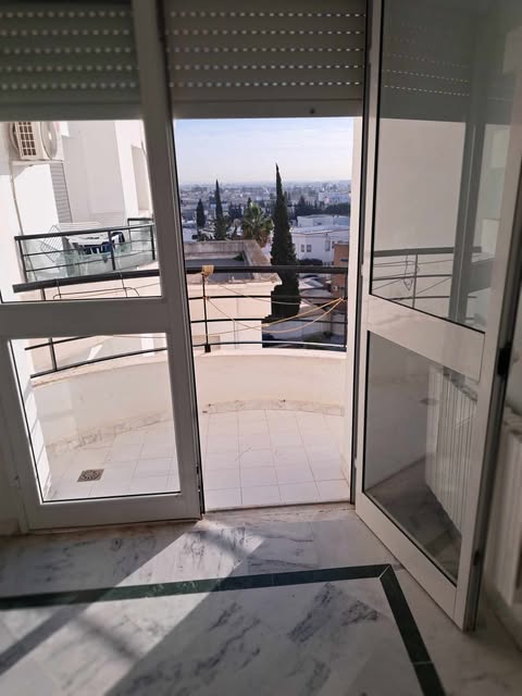 Ariana Ville Riadh Landlous Location Appart. 3 pices Appartement cot hop matri