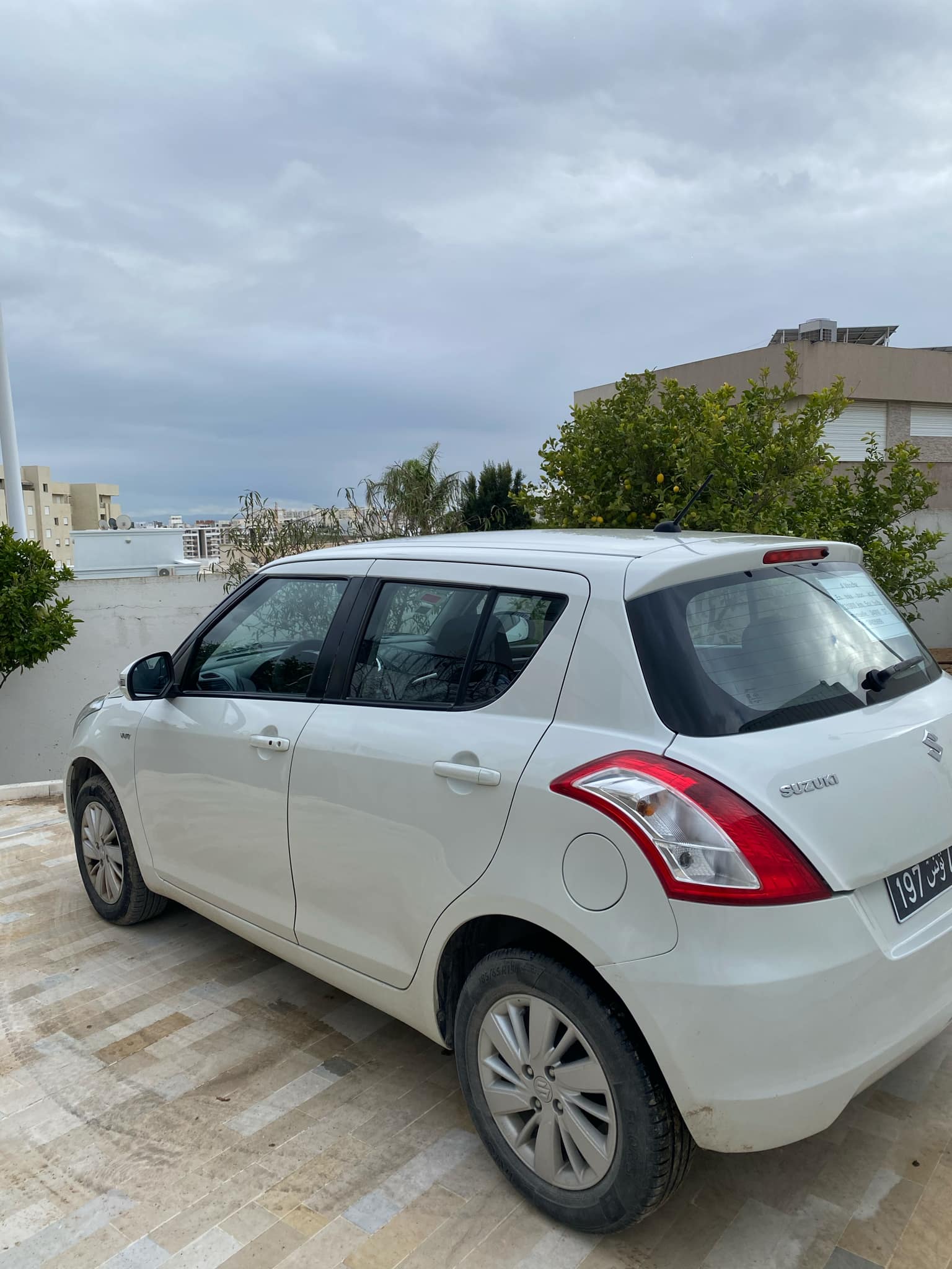 Mnihla Jardins d'el Menzah Suzuki Swift Swift en trs bon tat