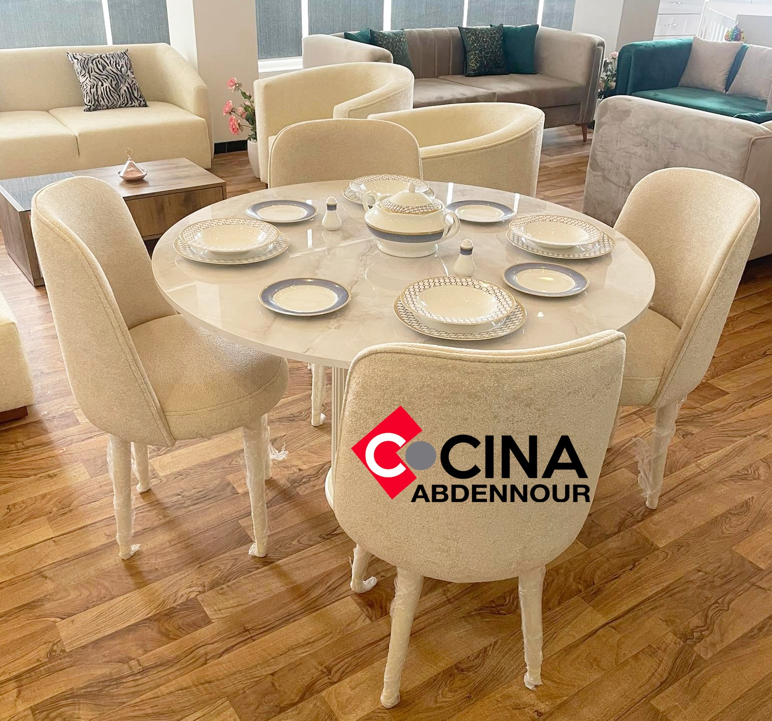 La Soukra Sidi Frej Meubles de cuisine et salle de bain Tables - Coins Repas Table a mange moderne tessu bouclette