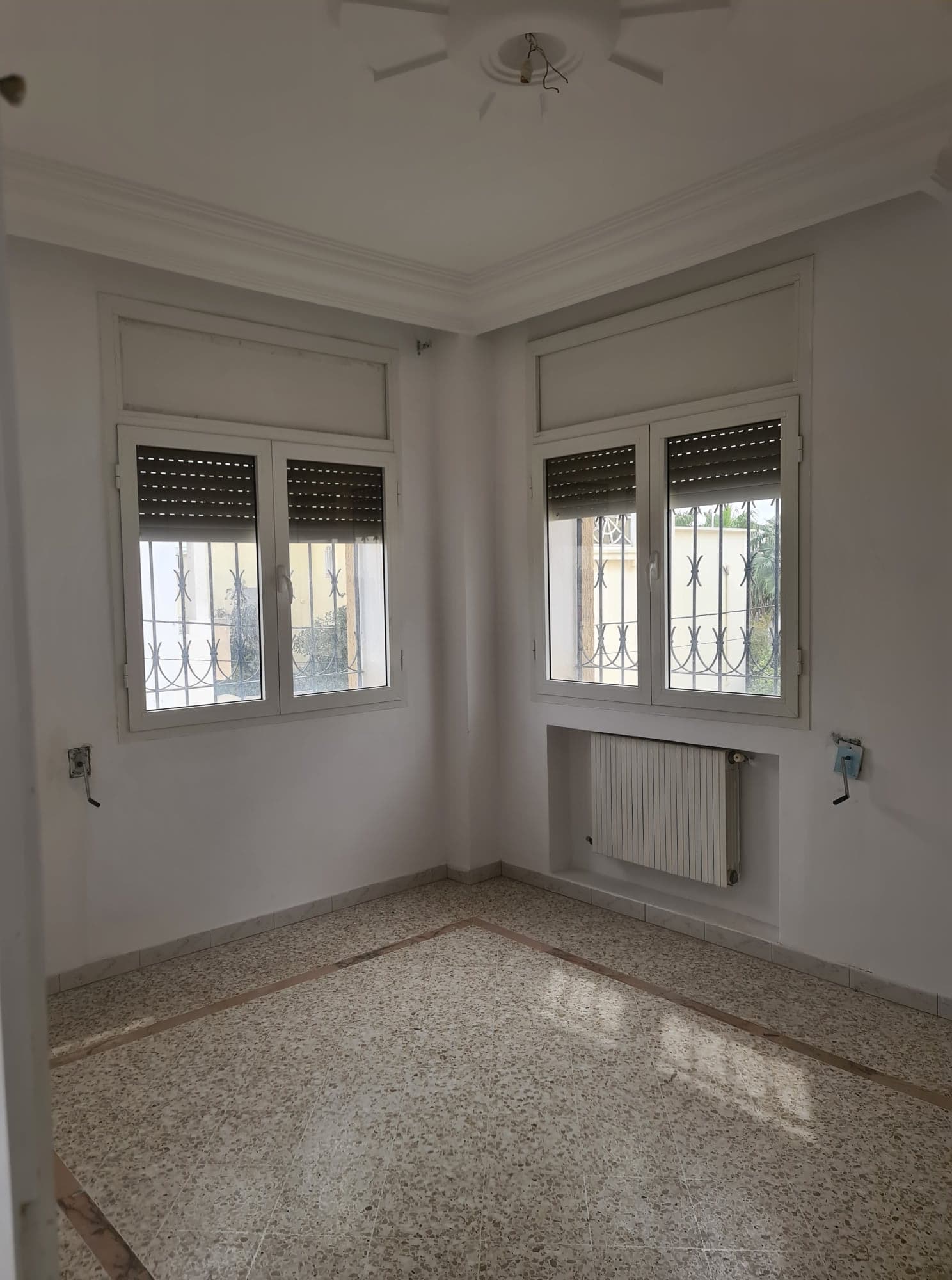 Ain Zaghouan Ain Zaghouan Location Appart. 4 pices S4 standing 1er etage