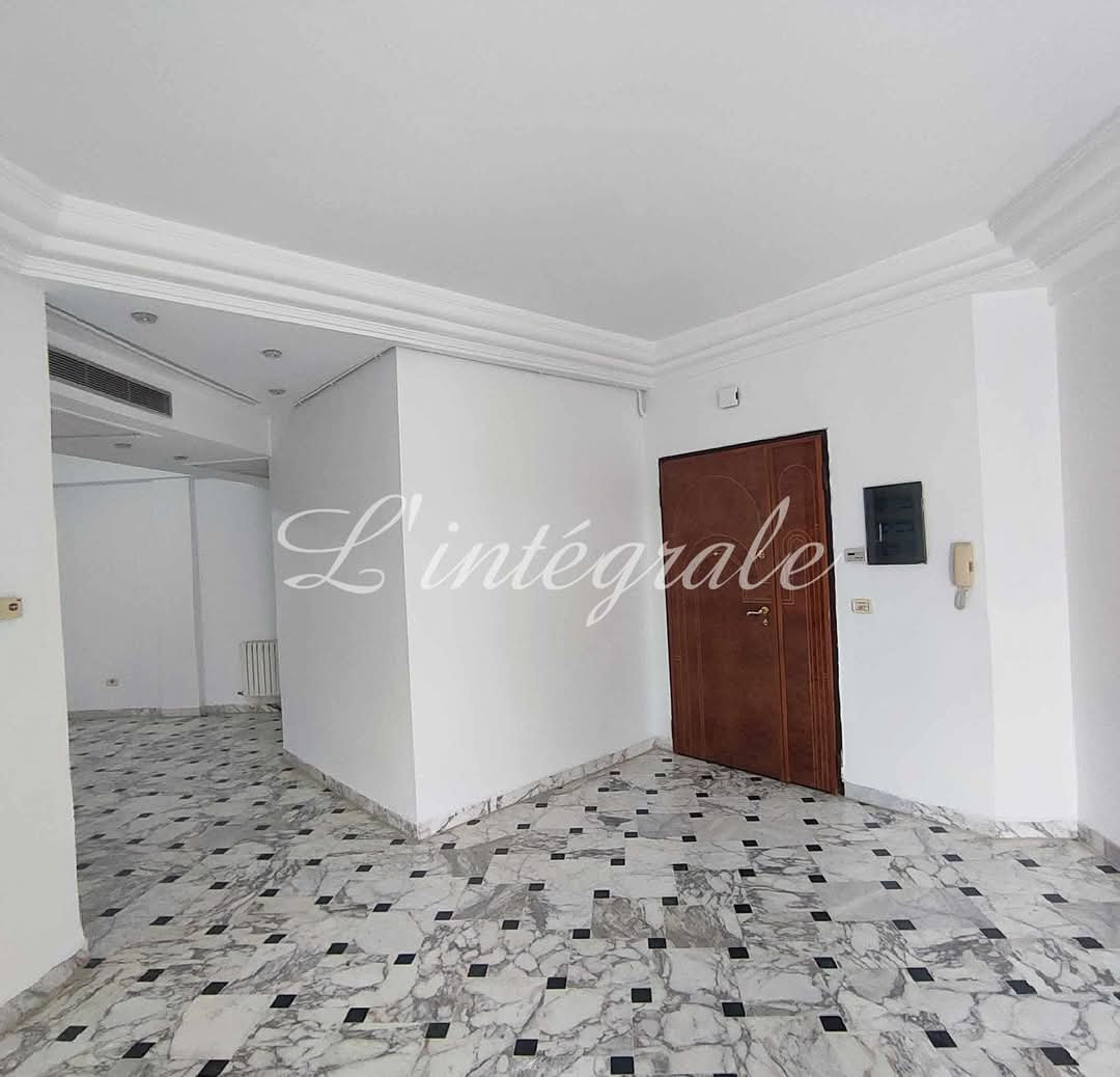 Ariana Ville Cite Ennasr 1 Location Appart. 4 pices Grand s3 avec grand balcon